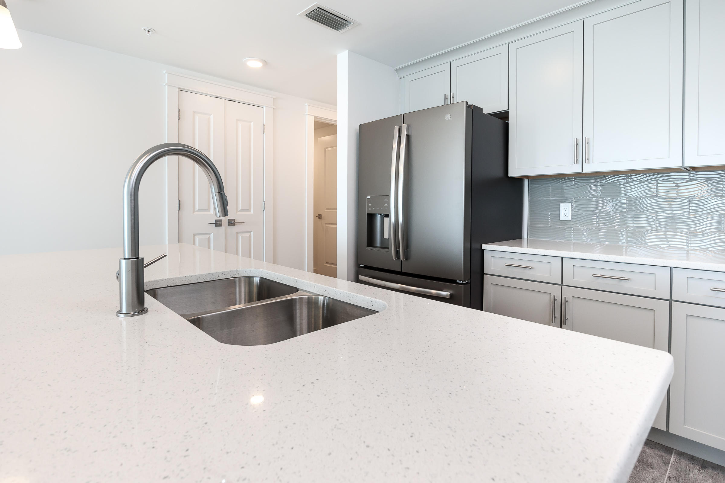 BLU CONDOMINIUM - Residential