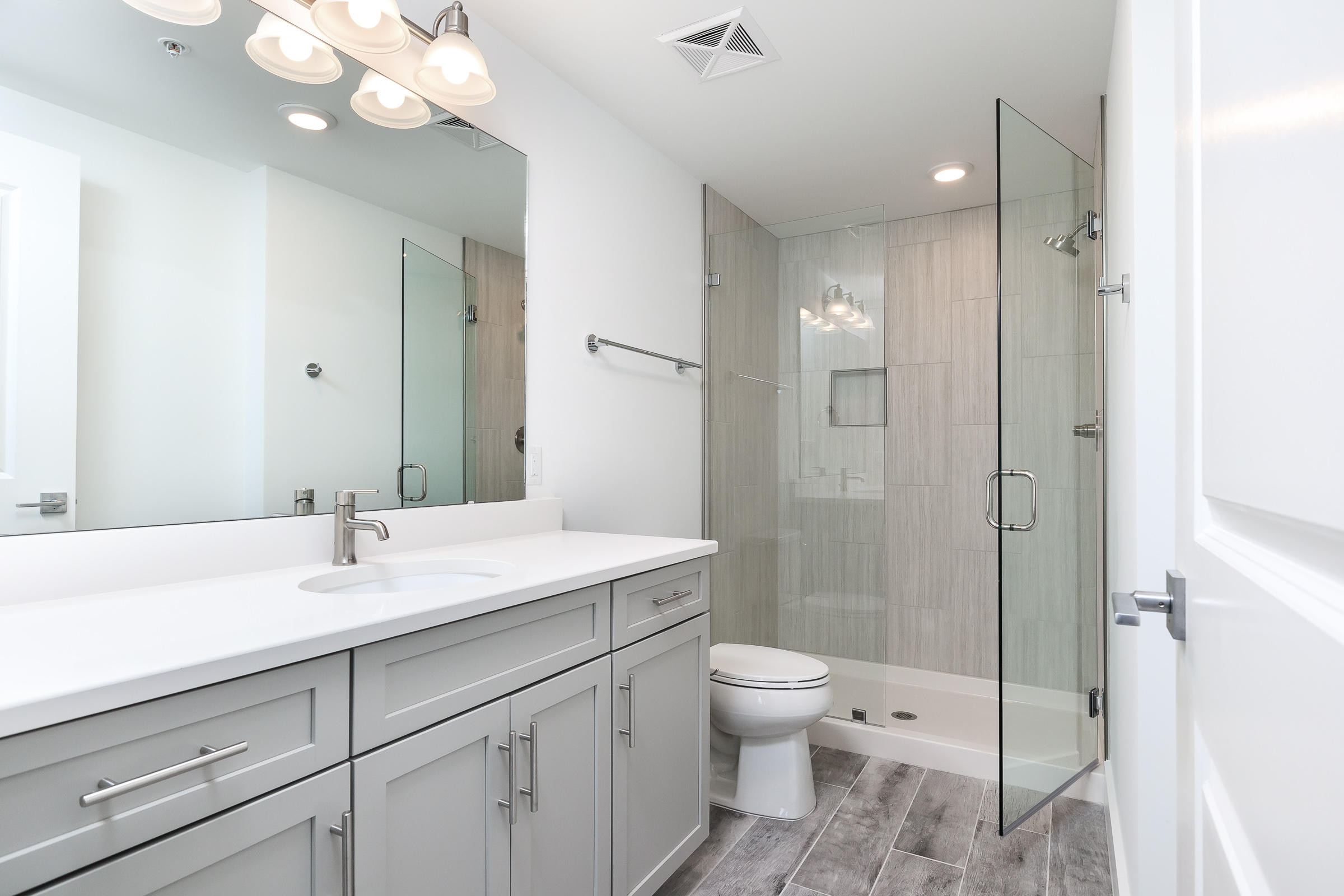 BLU CONDOMINIUM - Residential