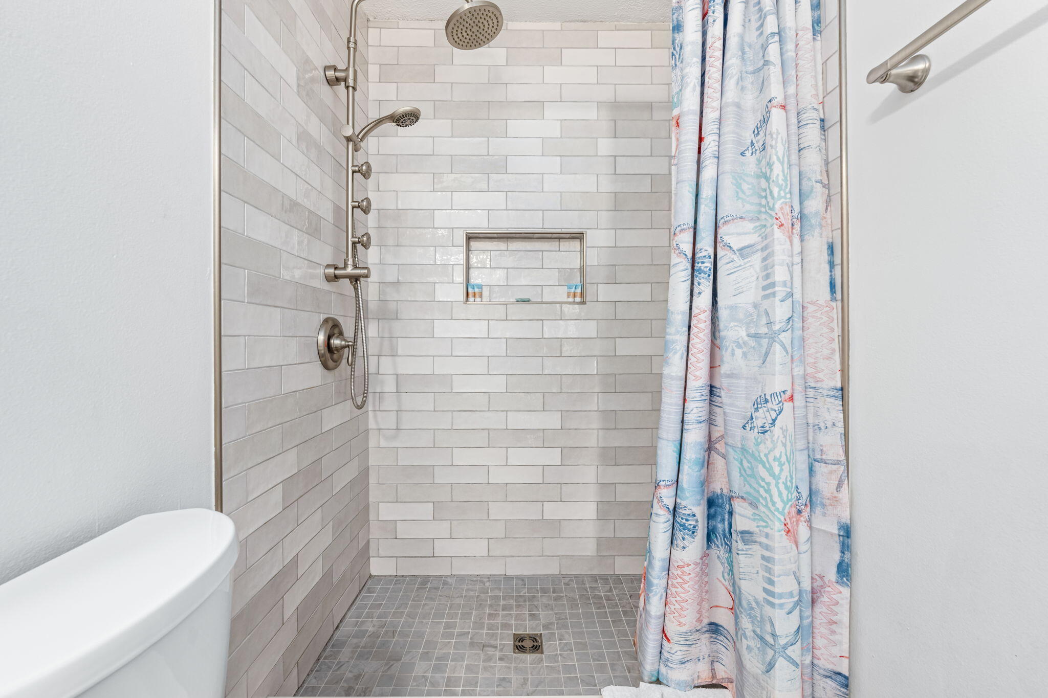 BEACHVIEW CONDOMINIUM - Residential