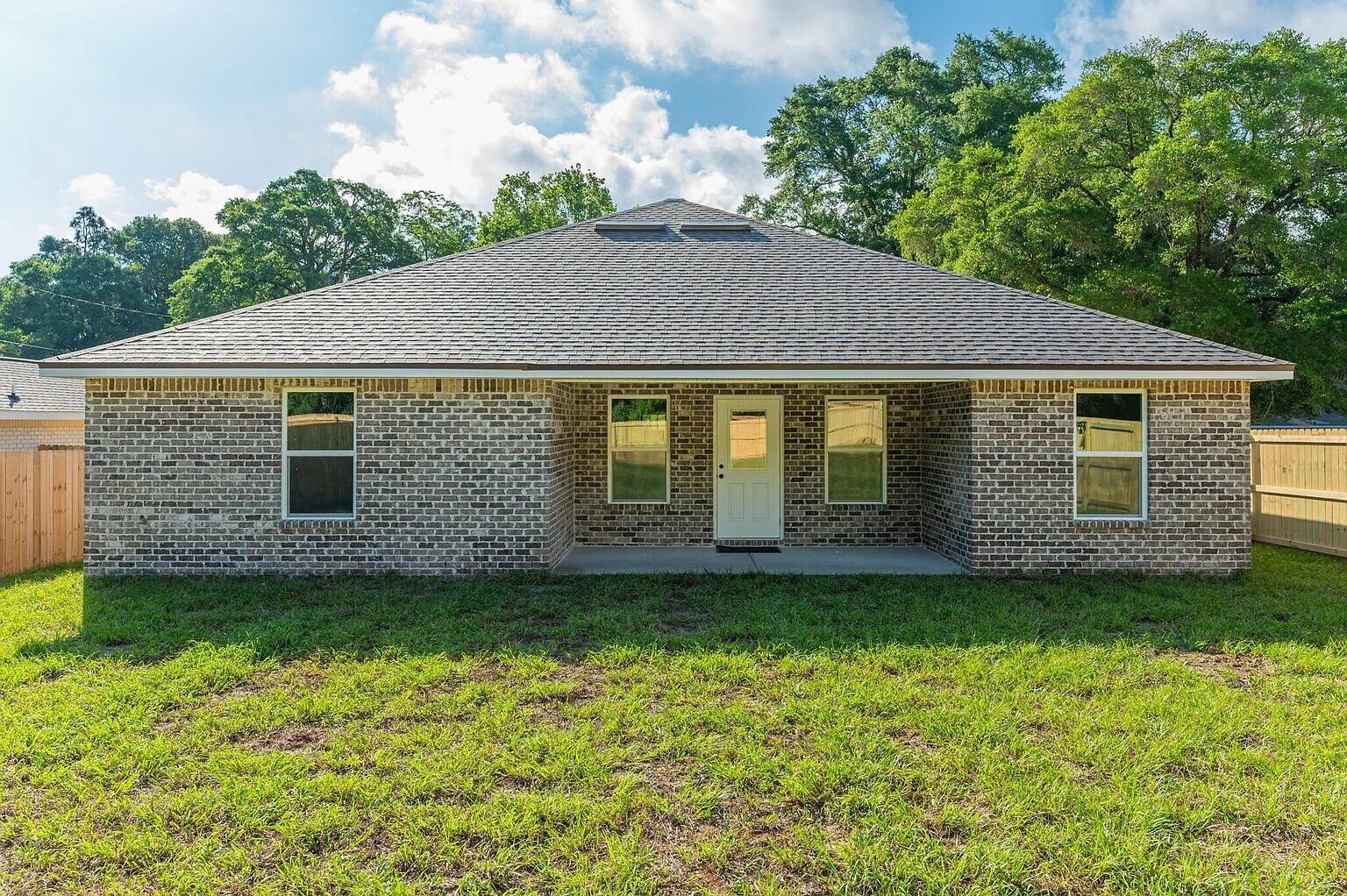 CRESTVIEW LOT 2 BLK 107 - Residential