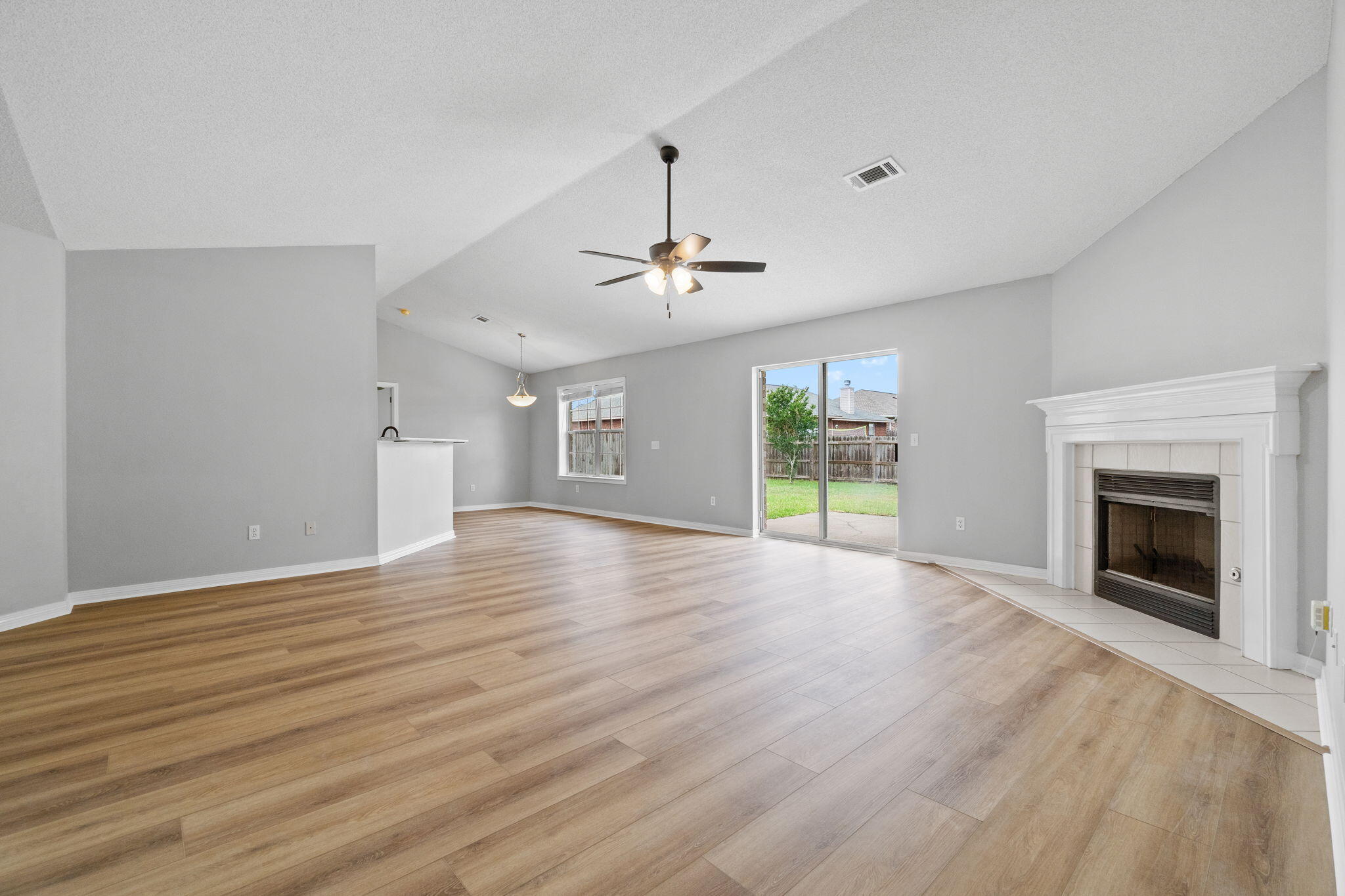 EMERALD SHORES - Residential