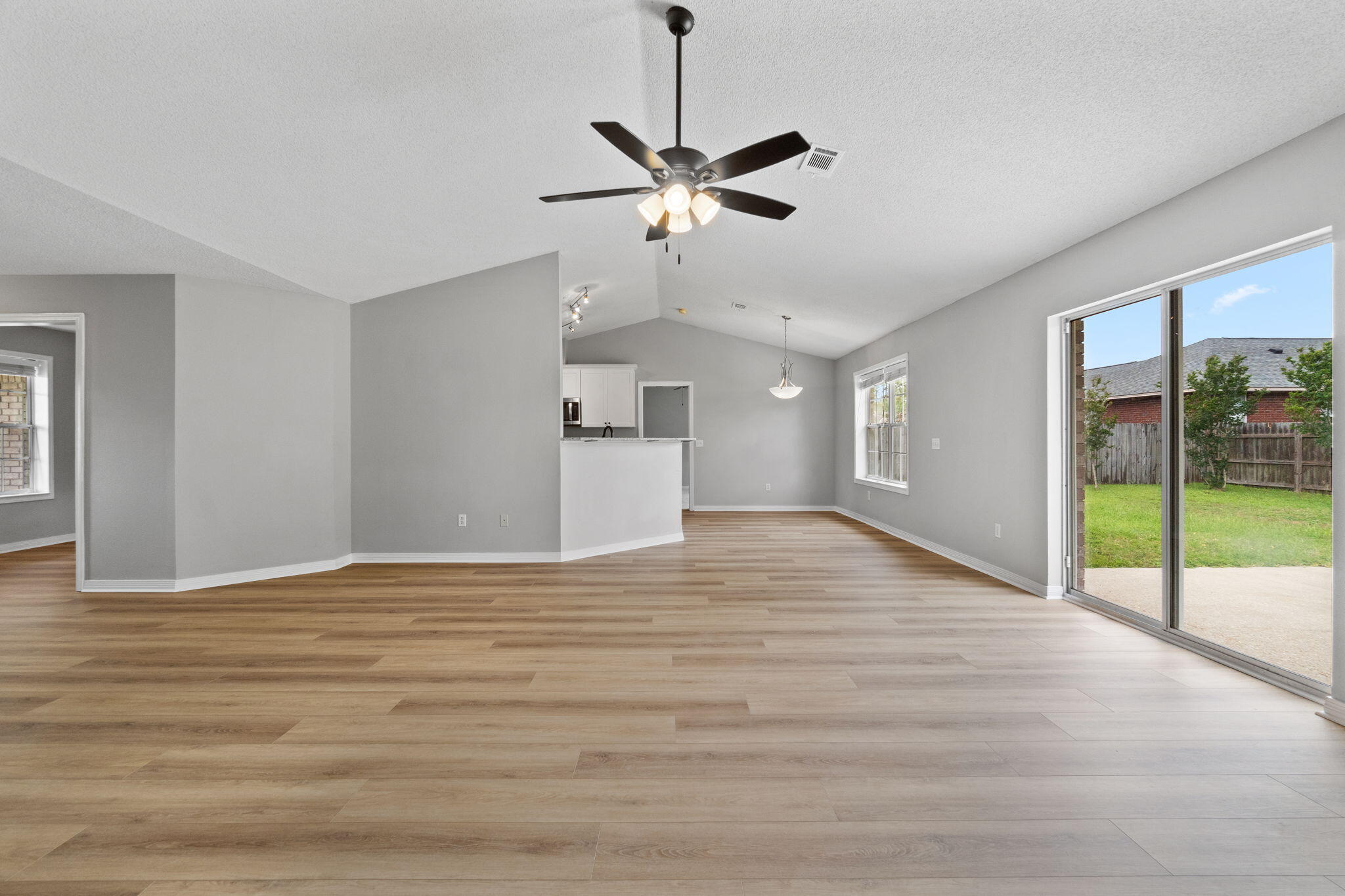EMERALD SHORES - Residential