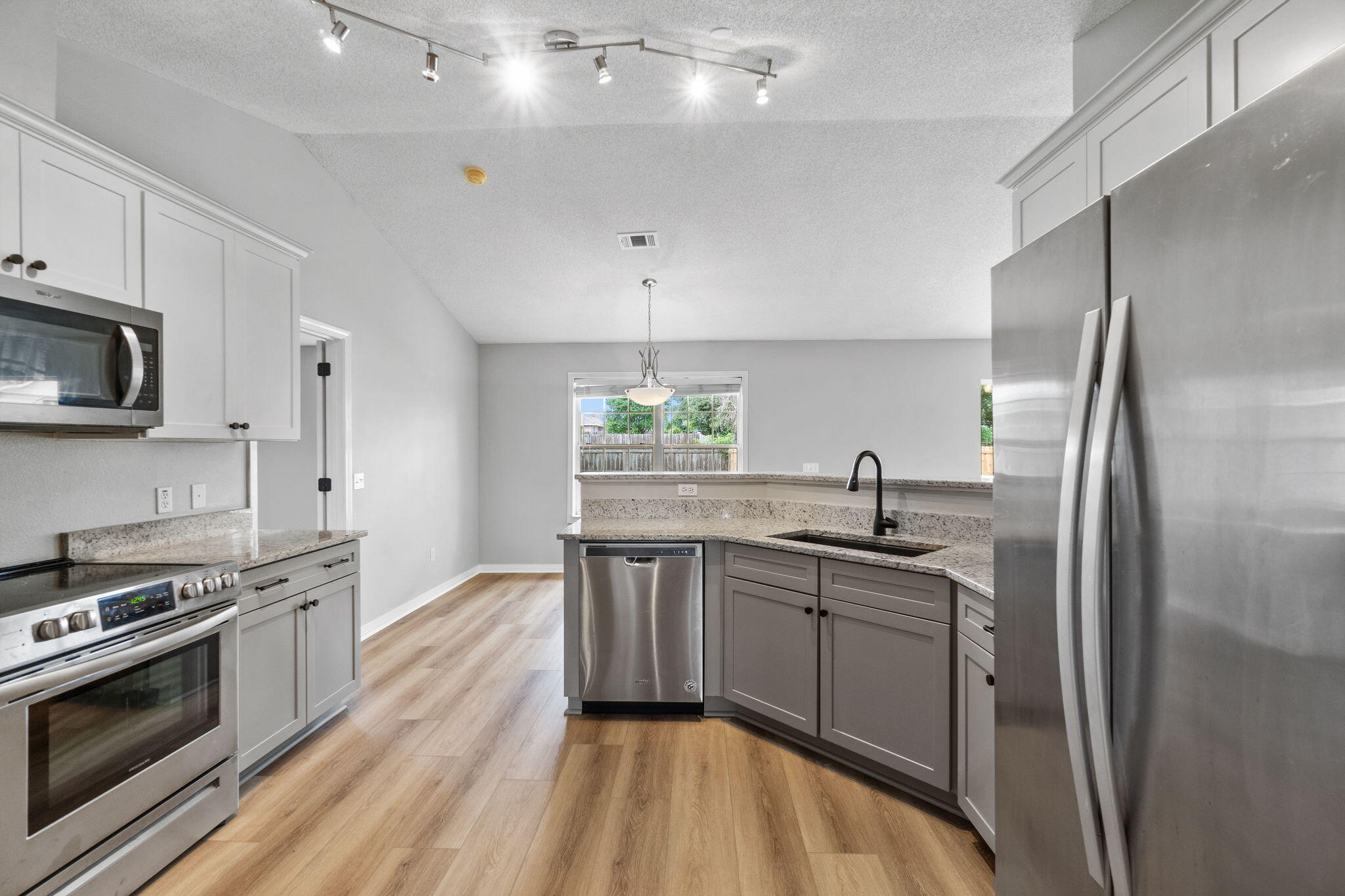 EMERALD SHORES - Residential