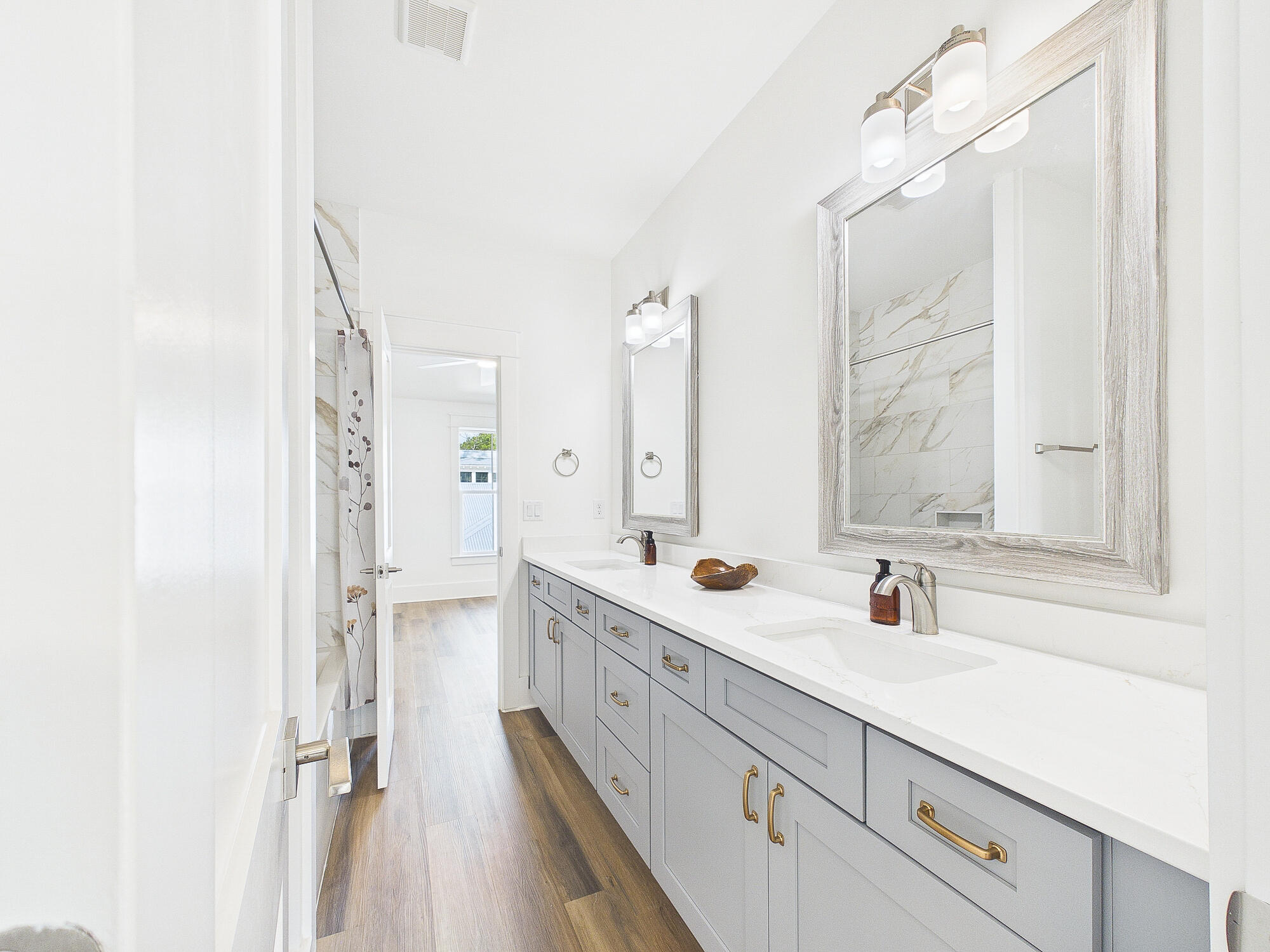 MAGNOLIA BEACH - Residential