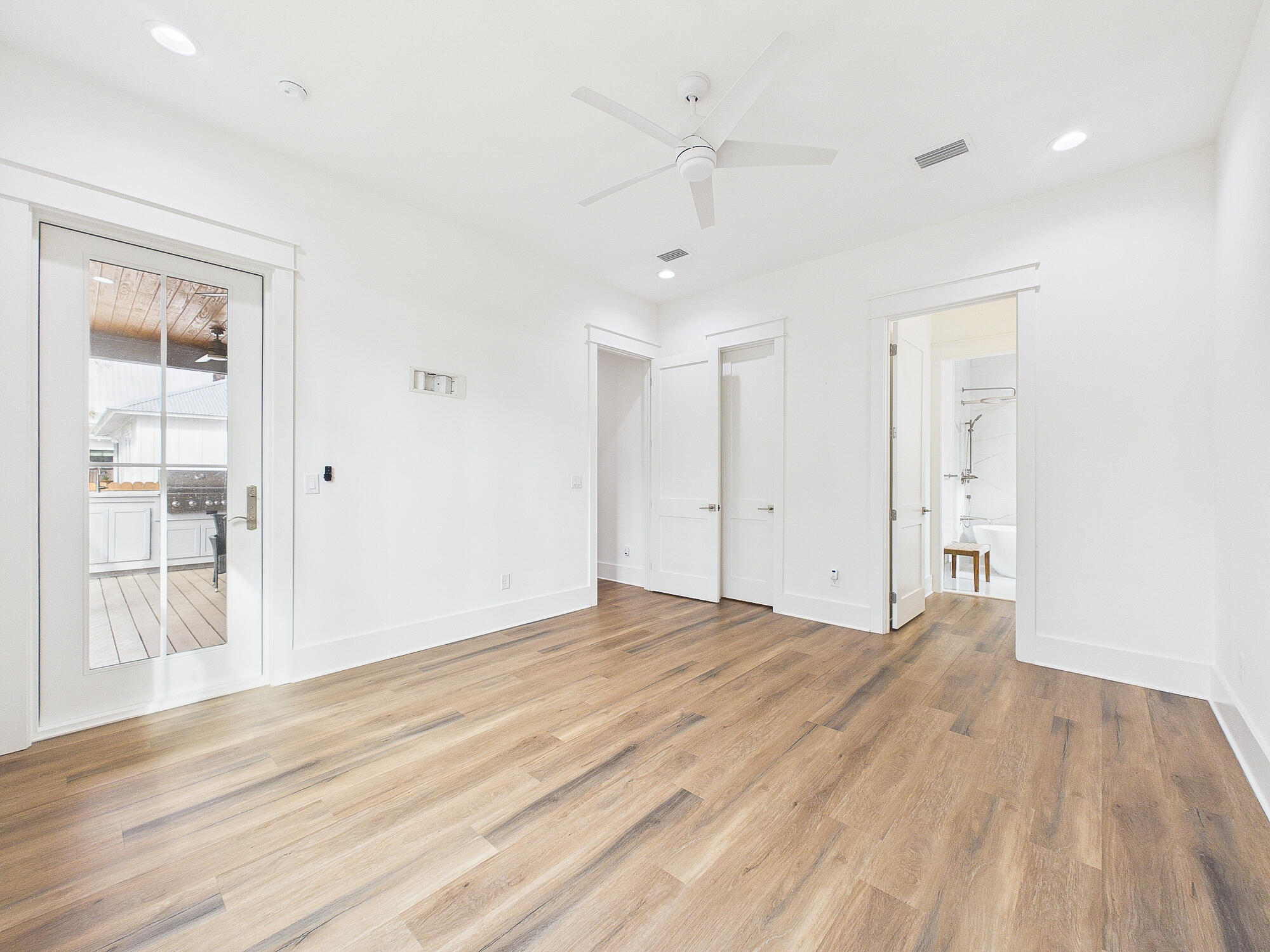 MAGNOLIA BEACH - Residential