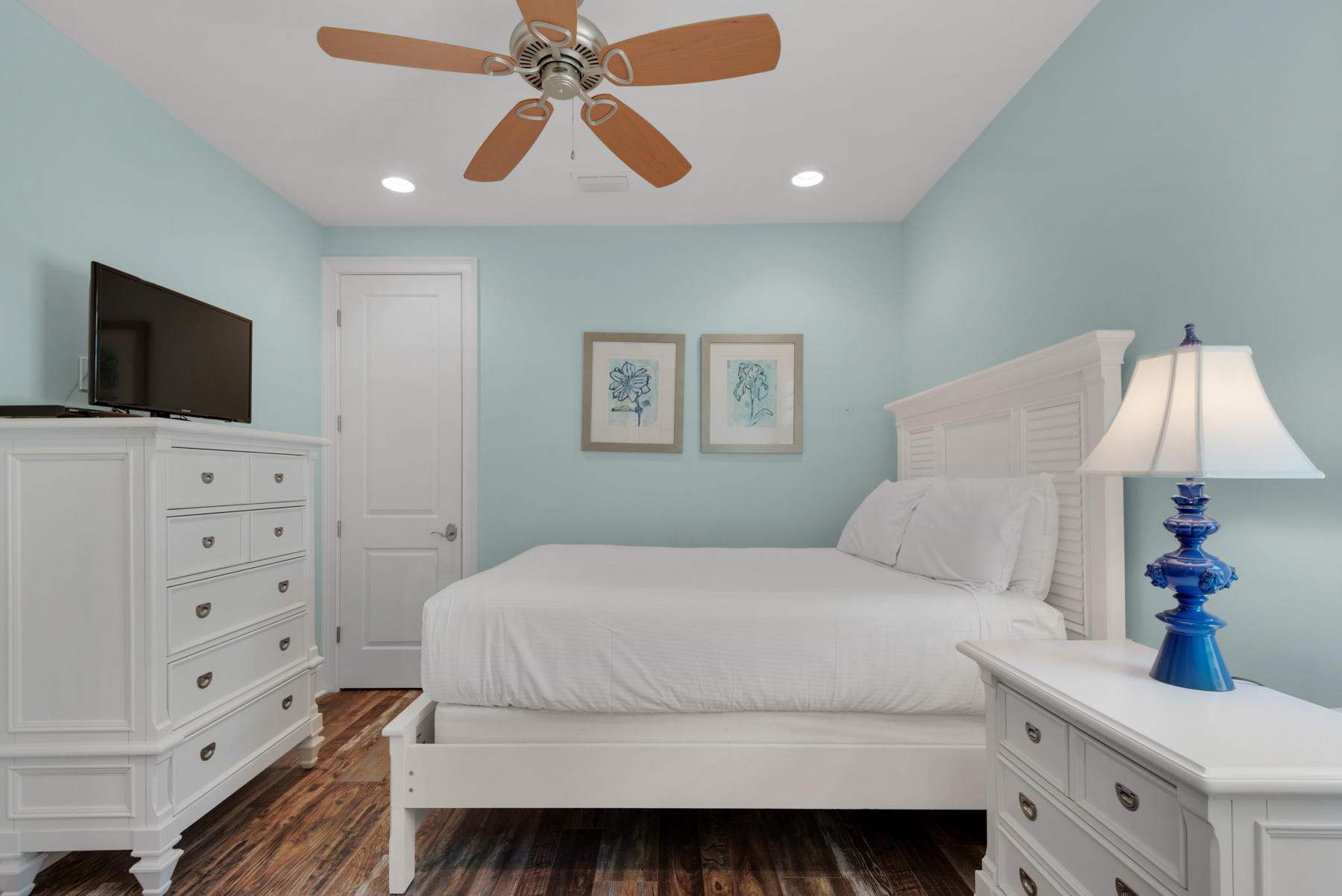 VILLA LAGO - Residential