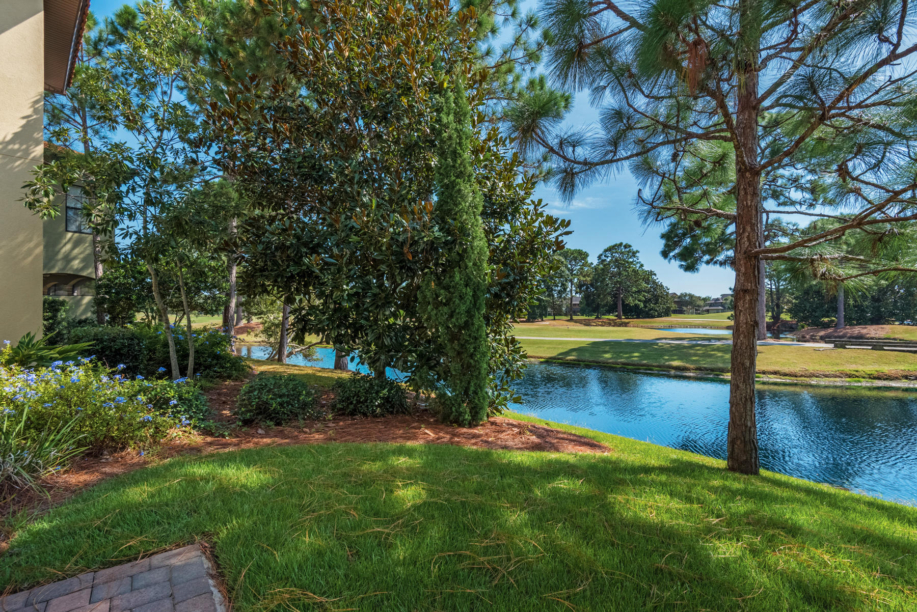 VILLA LAGO - Residential