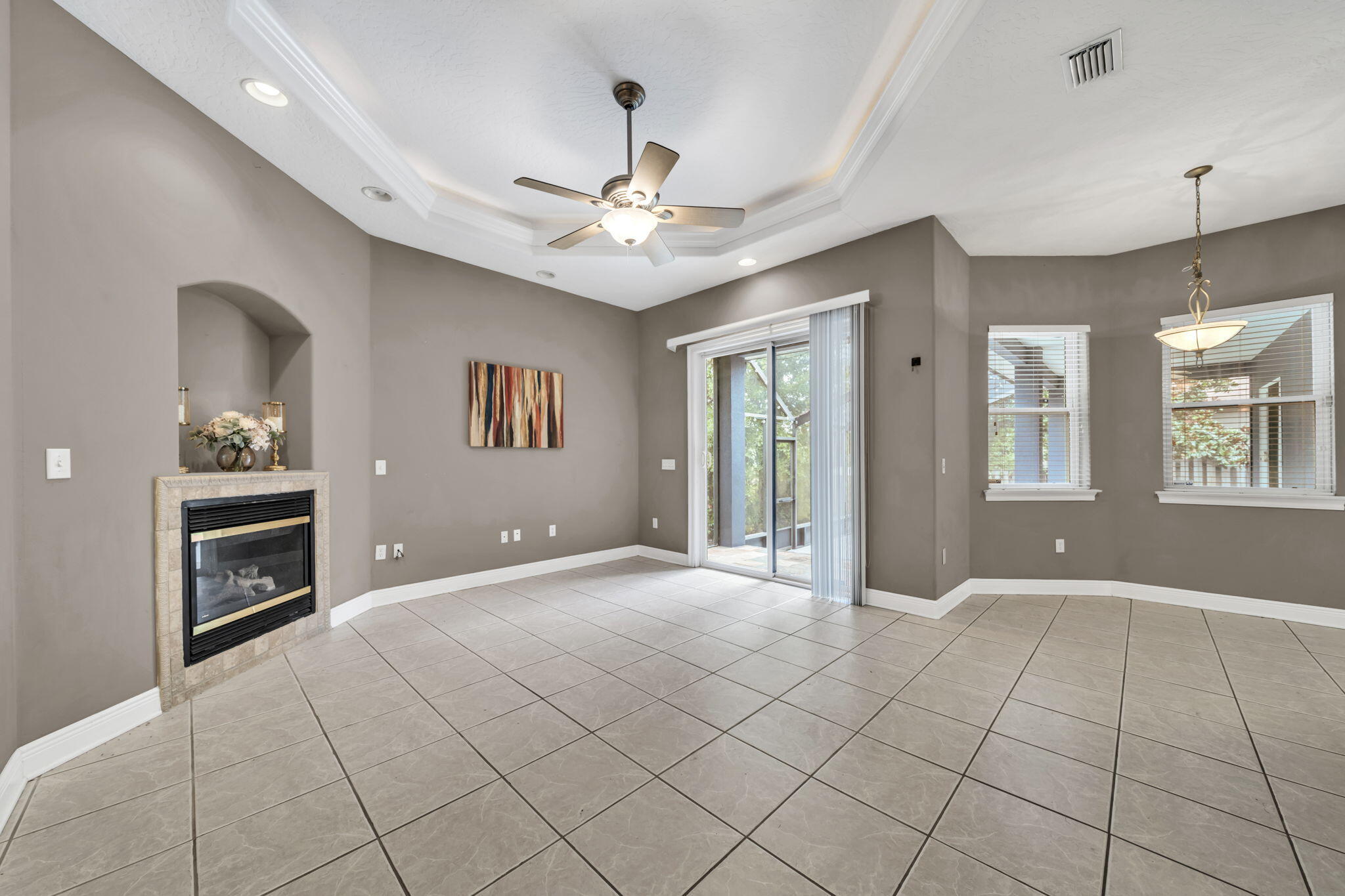 CHARDONNAY ESTATES - Residential