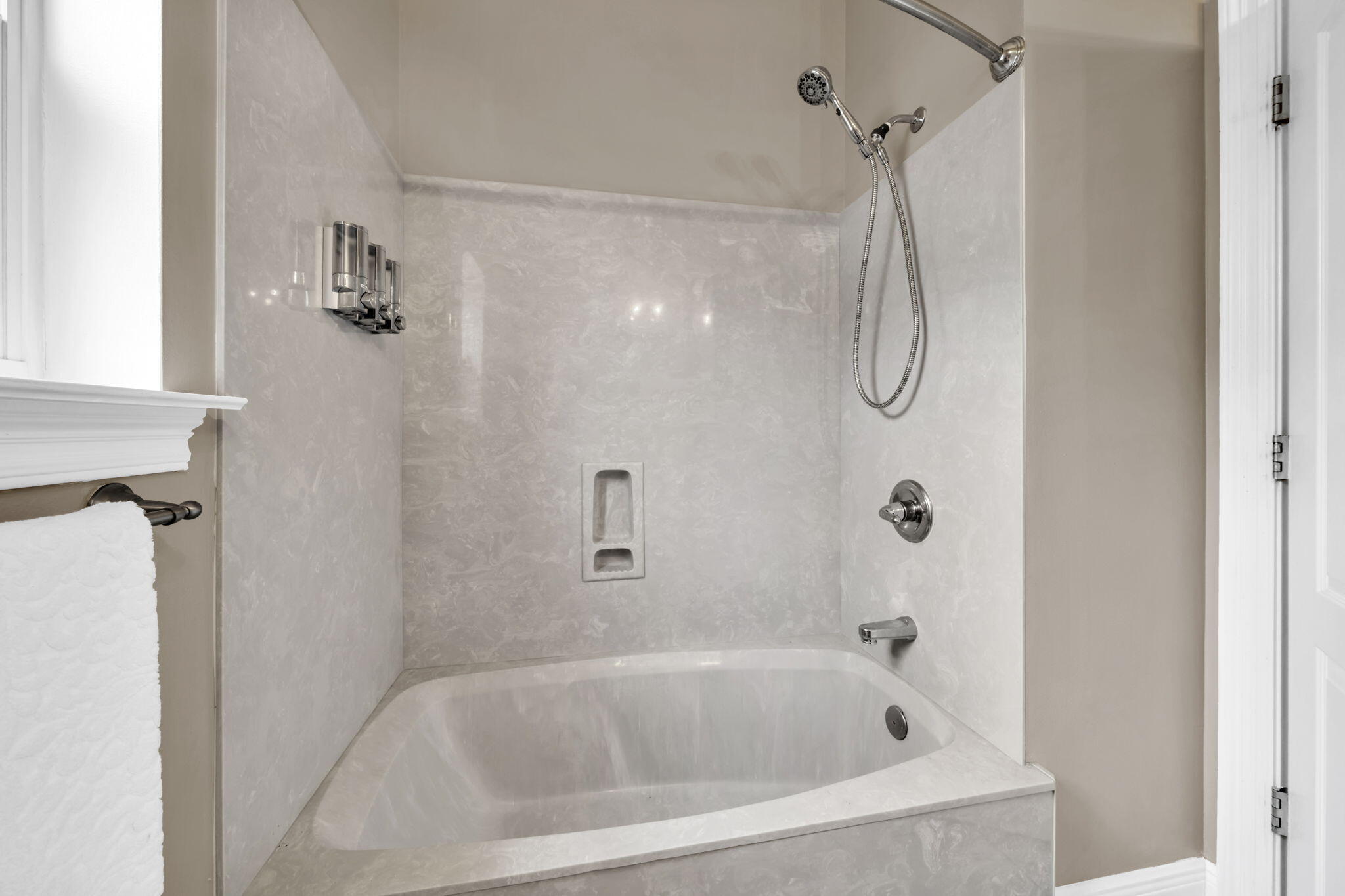 CHARDONNAY ESTATES - Residential