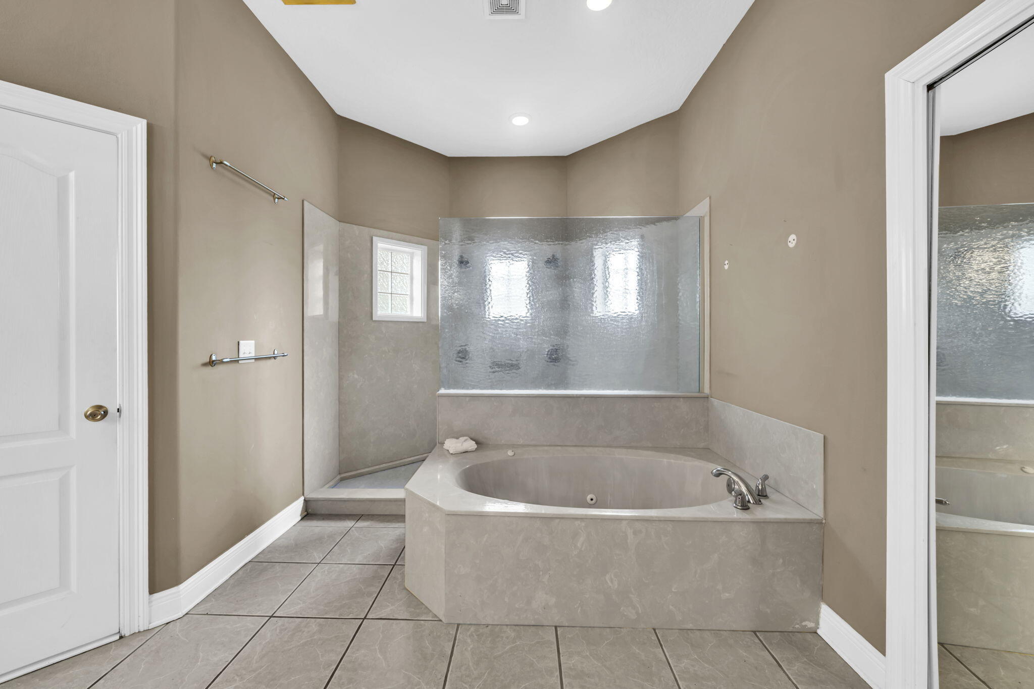 CHARDONNAY ESTATES - Residential