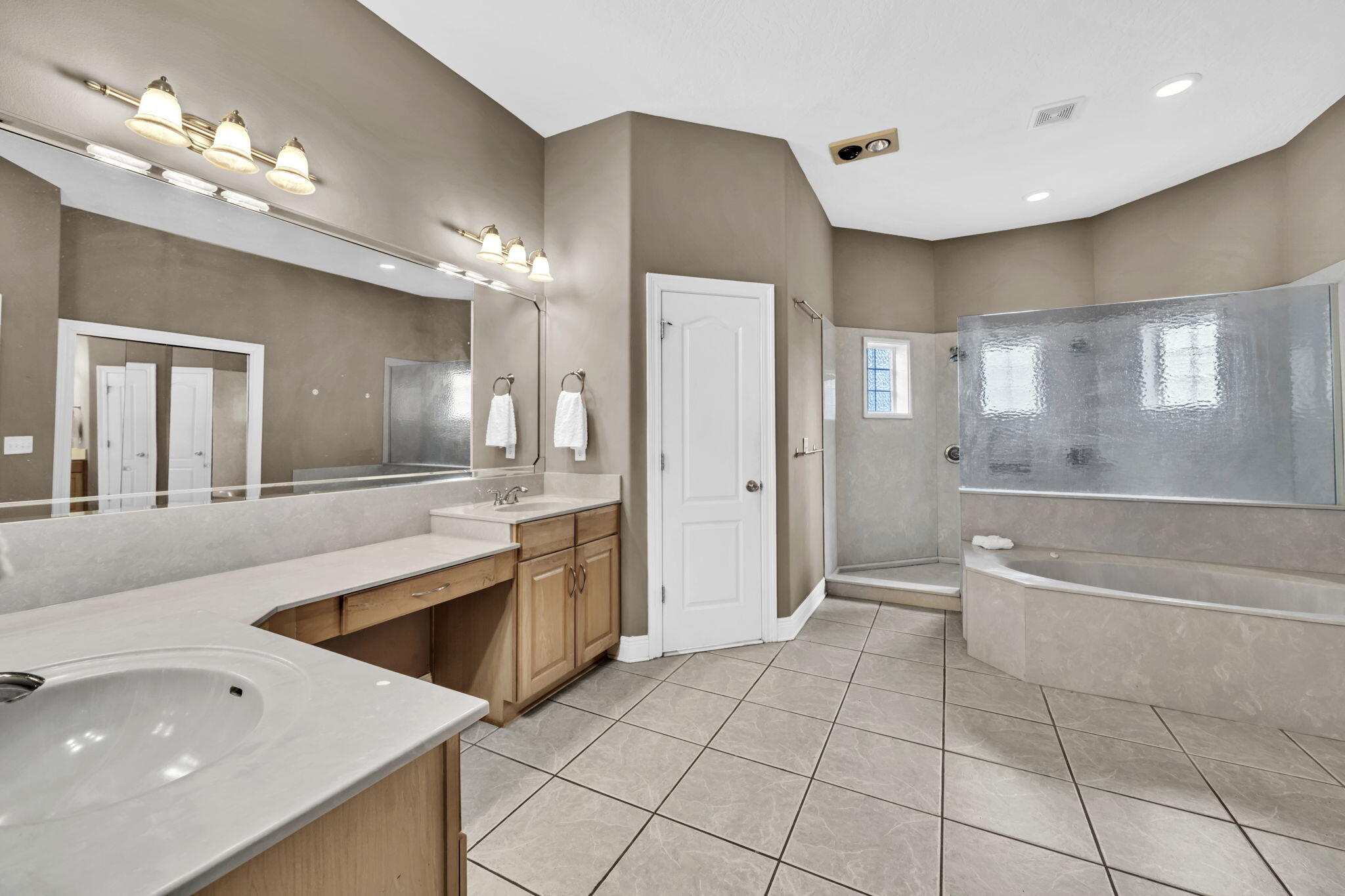 CHARDONNAY ESTATES - Residential