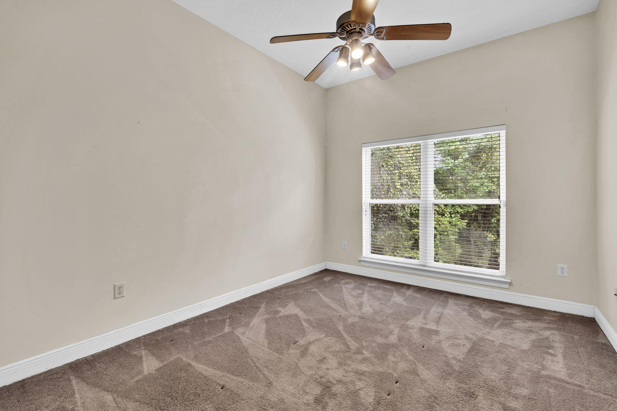 CHARDONNAY ESTATES - Residential