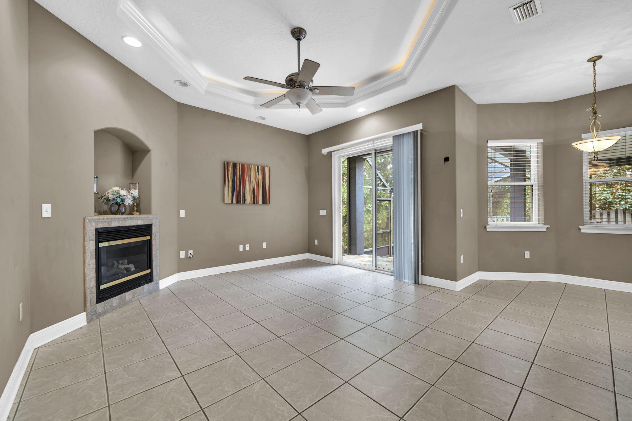 CHARDONNAY ESTATES - Residential