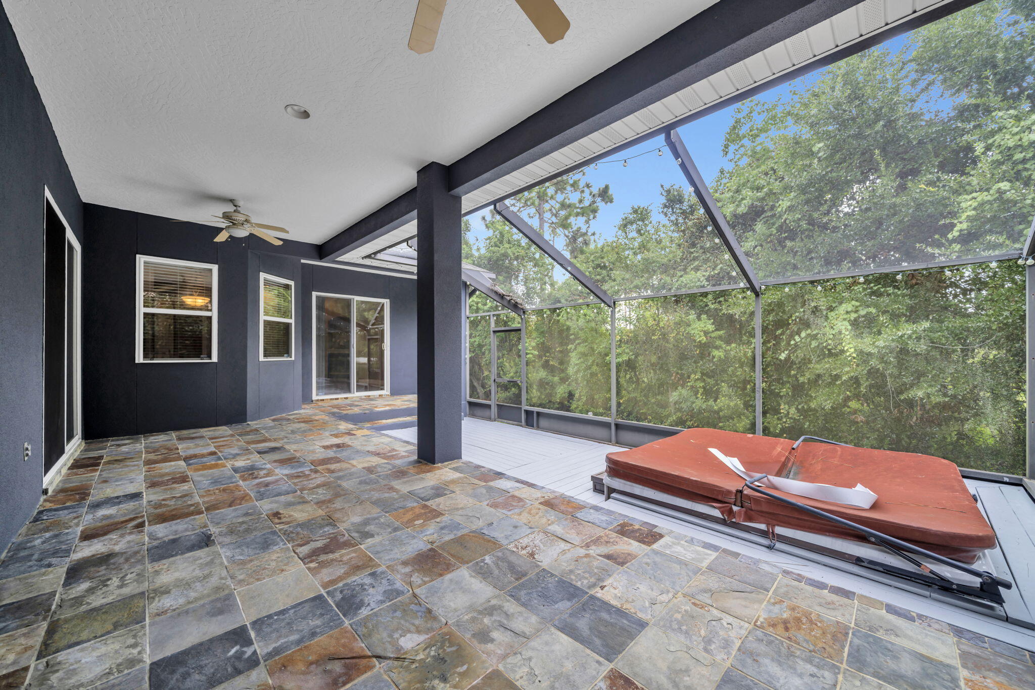 CHARDONNAY ESTATES - Residential