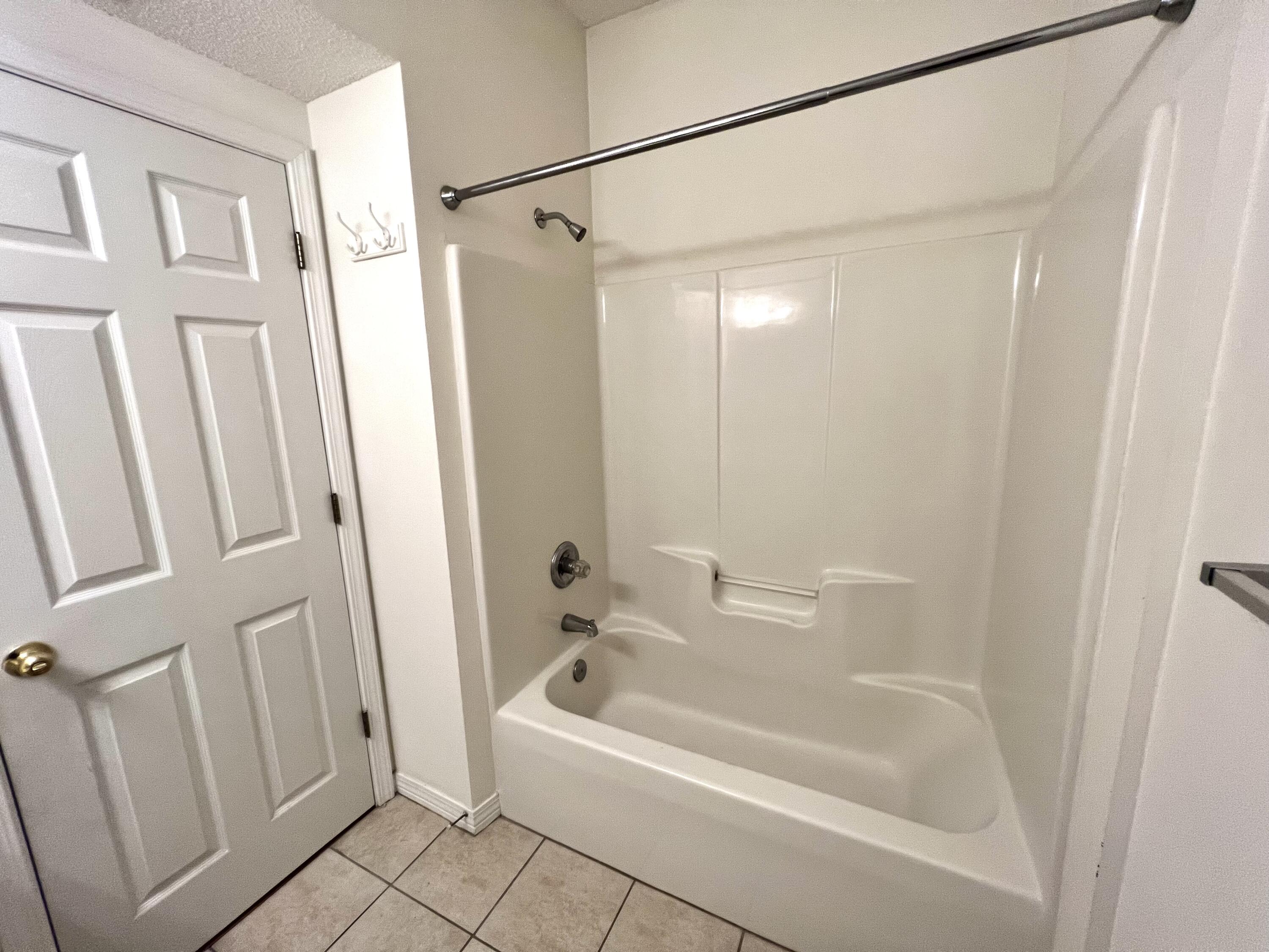 THE OAKS AT NICEVILLE PH I - Residential Lease