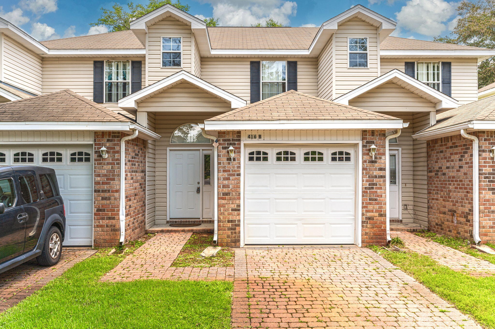 Open house- Thursday, June 1st from 2:30-3:30. Move in ready! Middle Unit! Two bedroom, one and a half bedroom two story triplex with a one car garage! Downstairs has the open kitchen and living room, half bathroom and utility room. Upstairs has the two bedrooms and full bathroom. Nice sized backyard. Great location! Application, background check and credit check will need to be submitted. The requirements are a credit score of 600 minimum, one year on the job (unless moving here for employment), and a household income of $4250.
