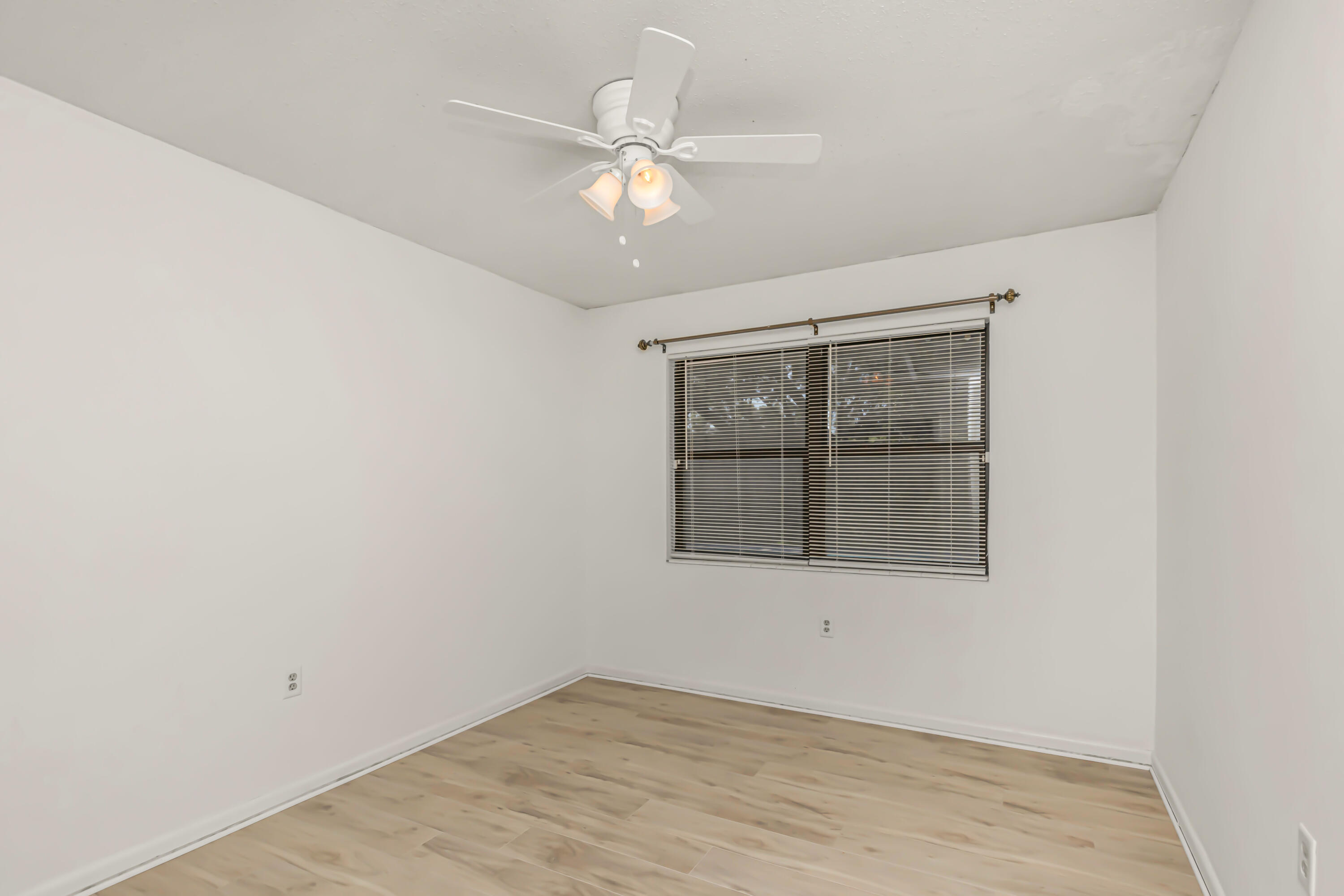 PALM ESTATES UNIT 4 - Residential