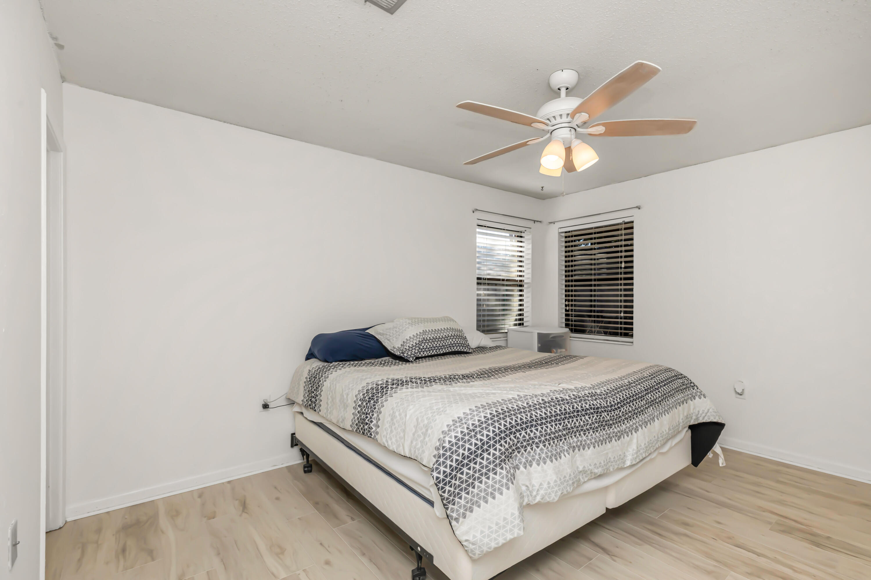 PALM ESTATES UNIT 4 - Residential