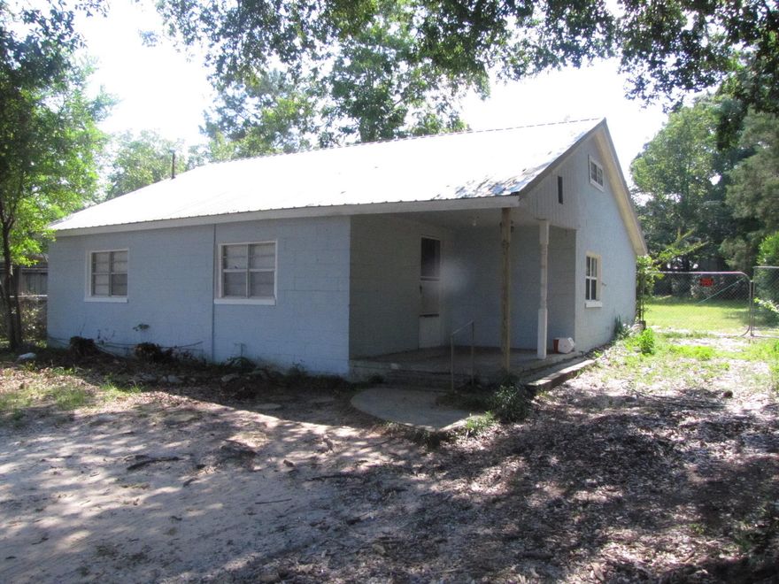 This 2 bedroom home has a large upstairs loft that could be used as a media room, game room, or a bedroom if needed. The living room is a nice size and plenty of room in the kitchen for a table. The owner will allow a small pet with breed approval and pet fee. The home is available January 15.