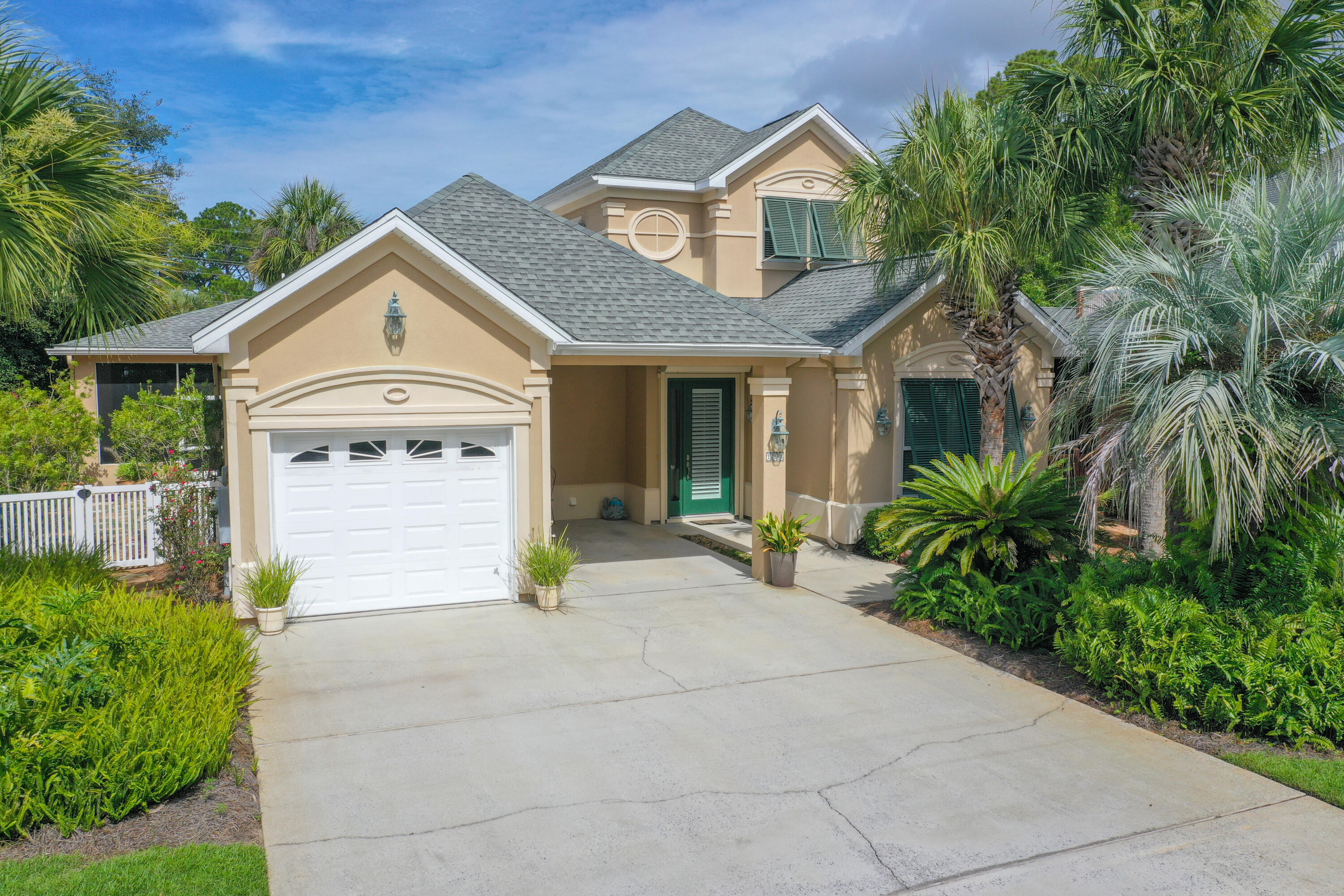 FAIRWAY VILLAS - Residential