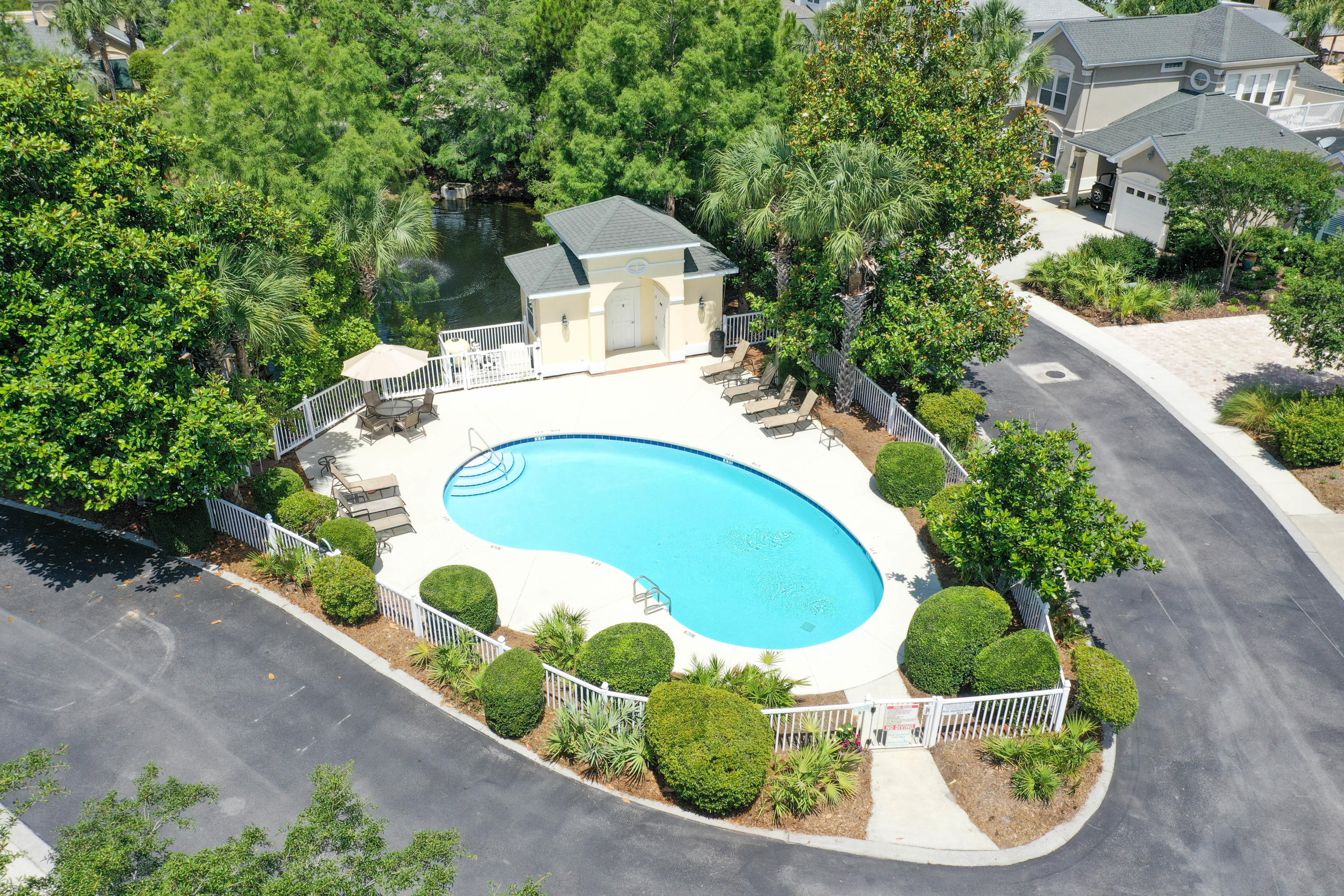 FAIRWAY VILLAS - Residential