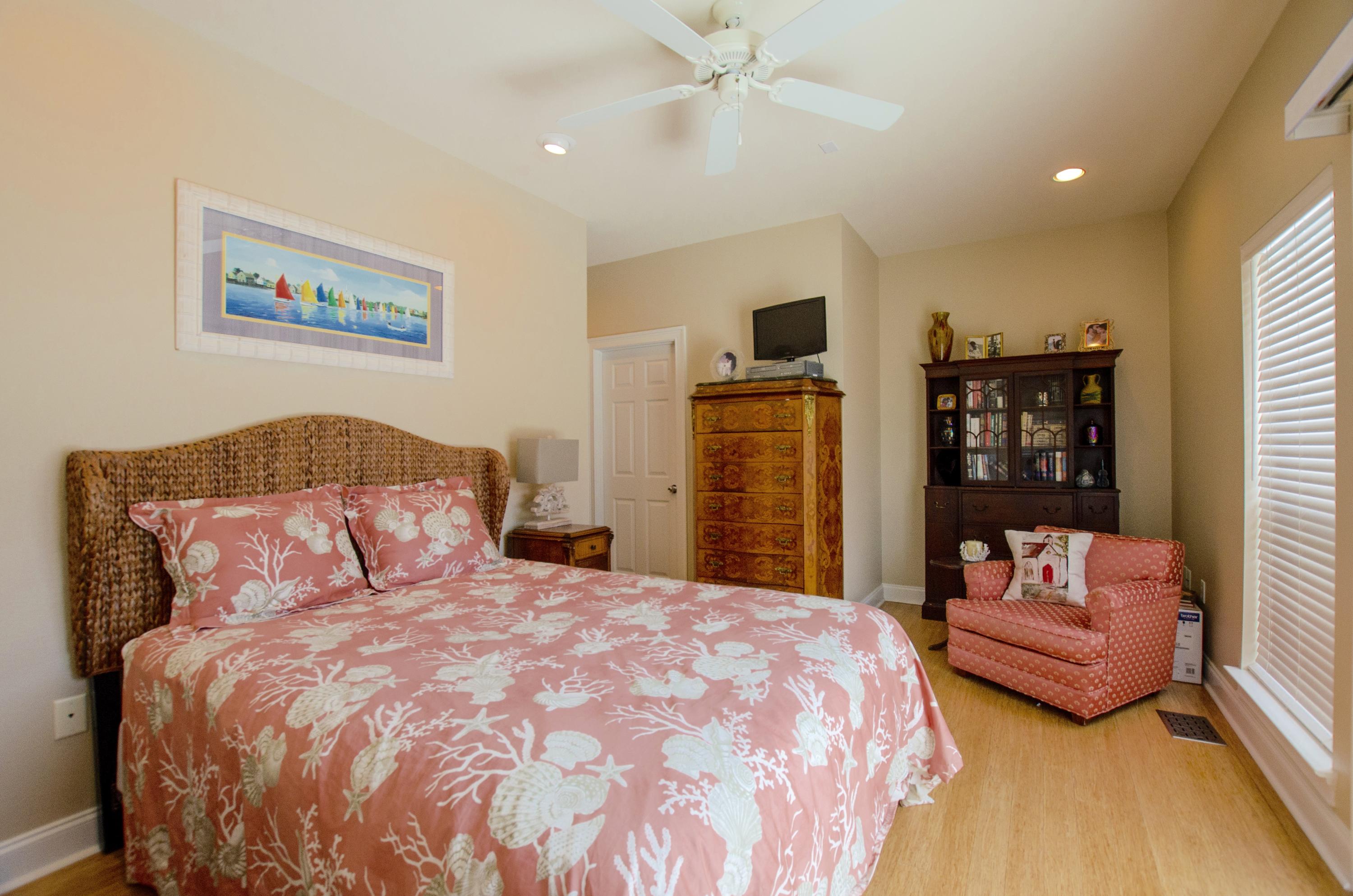 FAIRWAY VILLAS - Residential