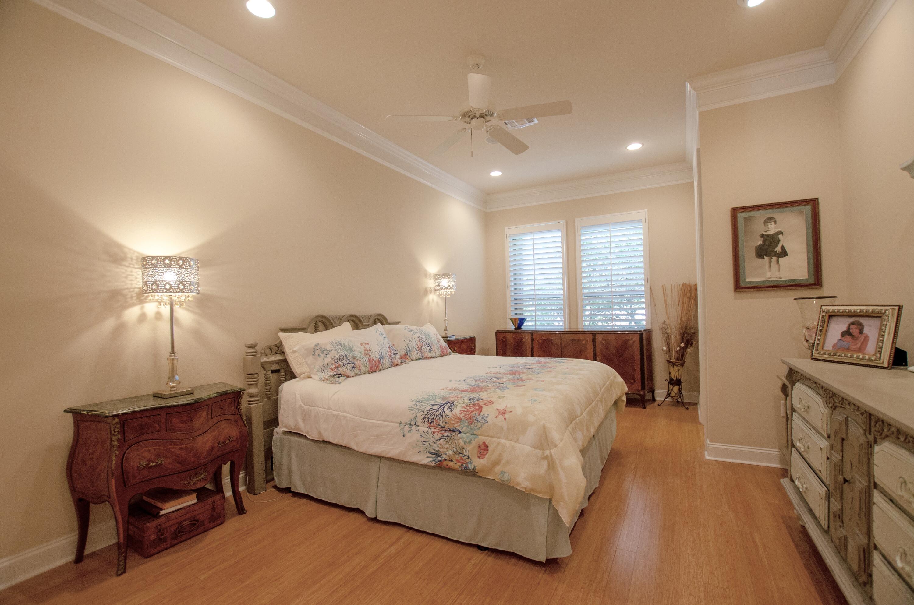 FAIRWAY VILLAS - Residential