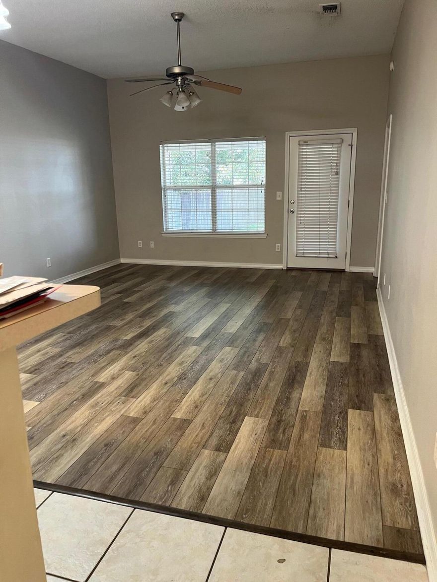 Rare finds these days for a One-Story Garden Home with one car garage.  This end unit sits on a quiet street close to all shopping.  Centrally located to both Hurlburt AFB and Eglin AFB.  Interior comes with ceiling fans in all bedrooms, 10-foot ceiling in living room, kitchen and foyer.  Light and Bright home. The $75 HOA fee covers the lawn pump but not the sprinkler system.  Exterior back yard is 42 feet deep. This was bought in 2003 by an investor and has been rented since then. Last tenant was paying $1700 monthly.  Great for investment or owner occupied.