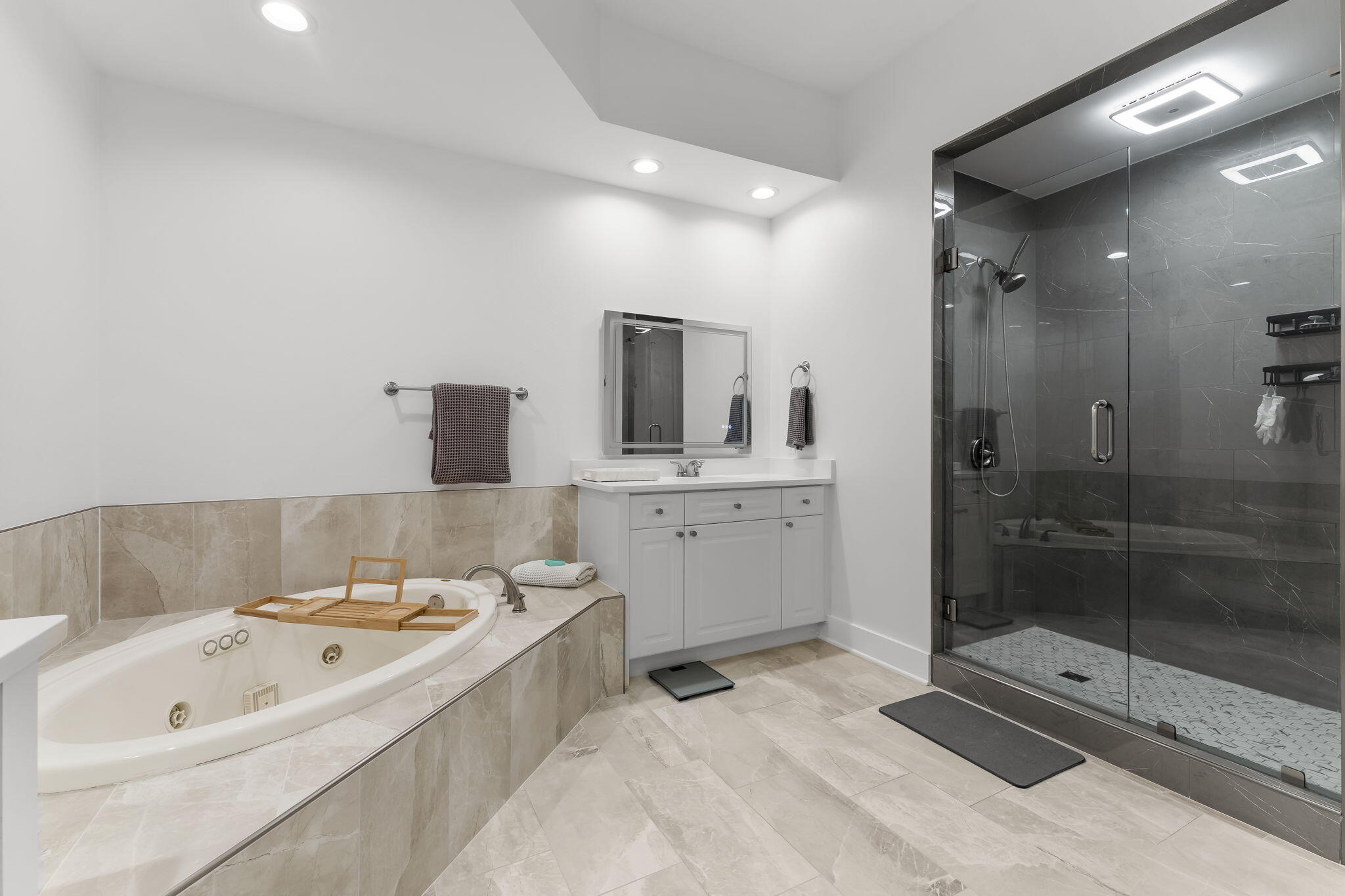 REGATTA BAY GOLF VILLAS - Residential