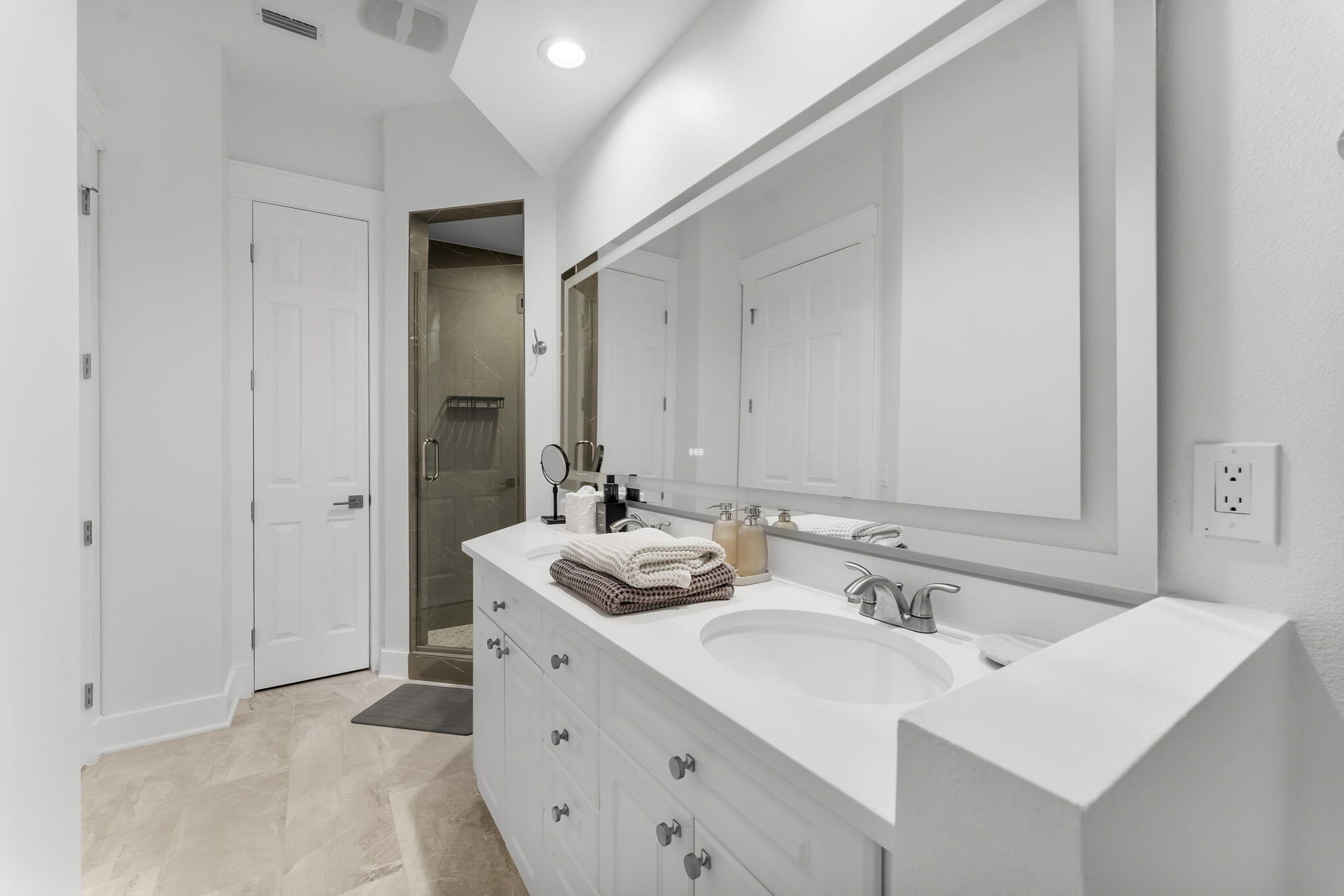 REGATTA BAY GOLF VILLAS - Residential