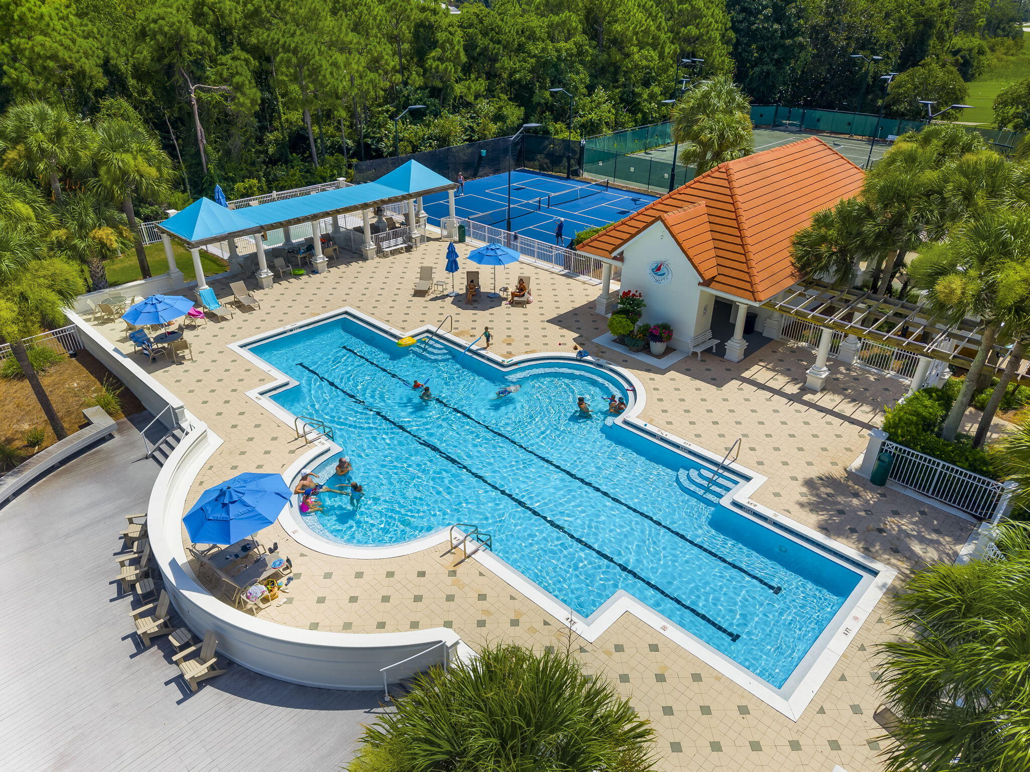 REGATTA BAY GOLF VILLAS - Residential