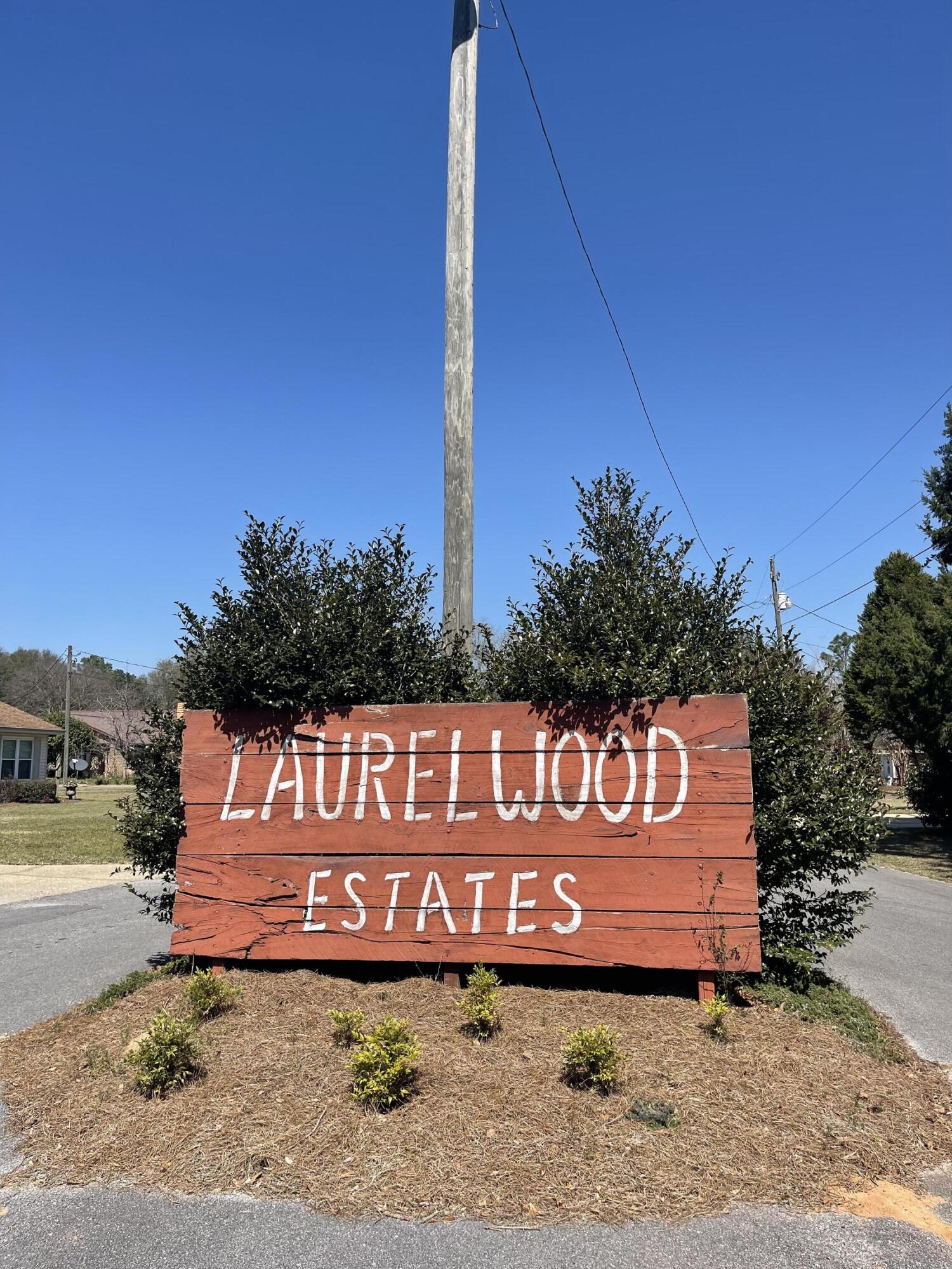 Laurelwood Estates, CRESTVIEW SUBURB - Land