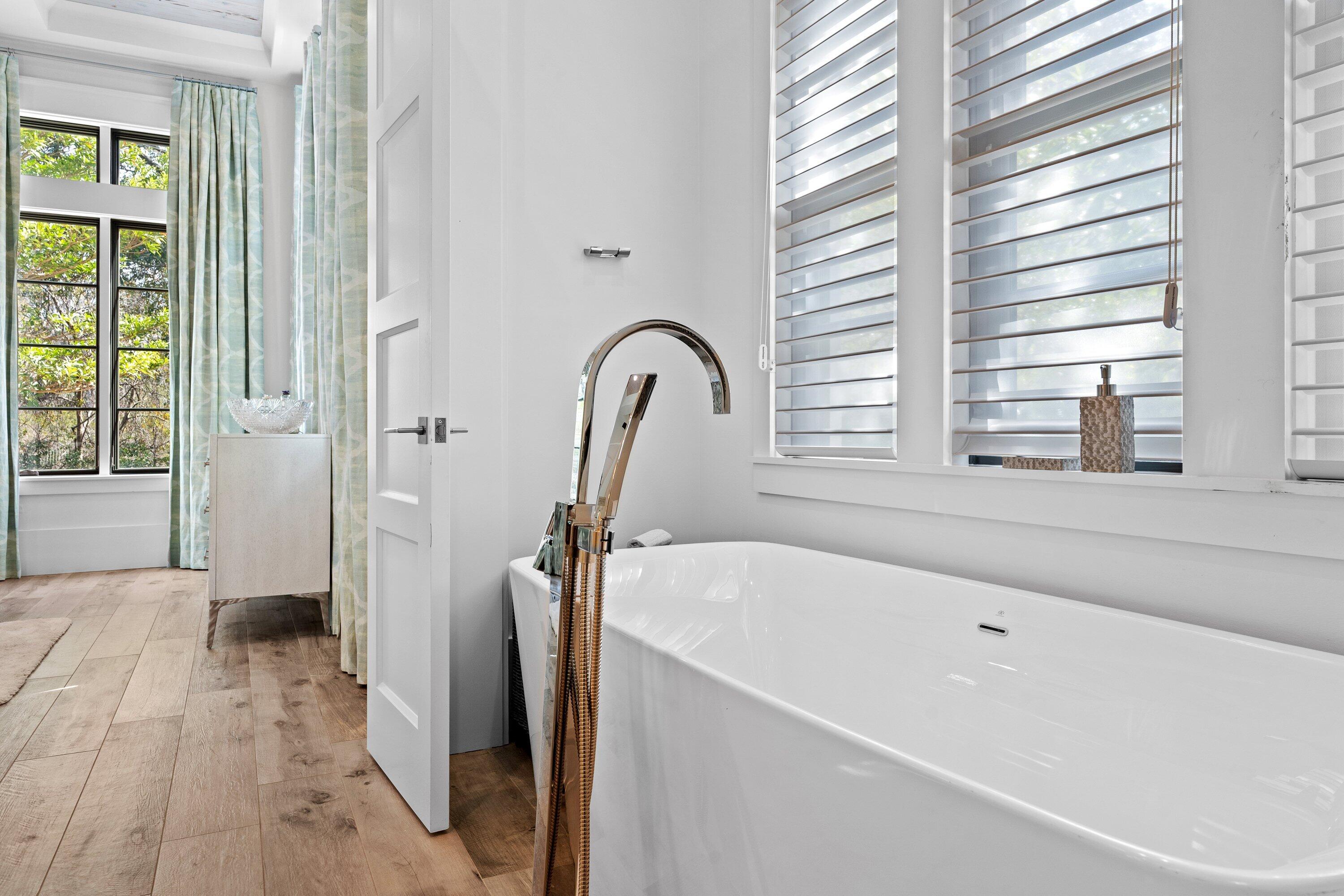 BURNT PINE - Residential