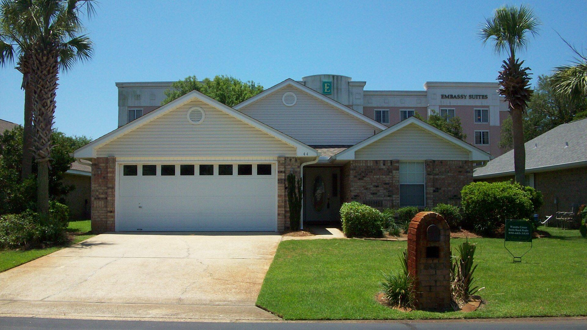 SPACIOUS 4 BEDROOM 2 BATH HOME WITH ALL WOOD AND TILE FLOORS. KITCHEN HAS GRANITE COUNTERS AND STAINLESS STEEL APPLIANCES. BACKYARD IS COMPLETELY FENCED IN WITH A PRIVACY FENCE. THIS SUBDIVISION HAS A COMMUNITY POOL AND DEEDED BEACH ACCESS FOR THE COMMUNITY. NEW ROOF APRIL 2021 AND NEW MICROWAVE MAY 2024.HOUSE HAS TRANSFEREABLE TERMITE BOND.FLOOD INSURANCE AVAILABLE BUT NOT NEEDED. FLODD ZONE X. SUNDIVISION ALLOWS SHORT TERM RENTALS.