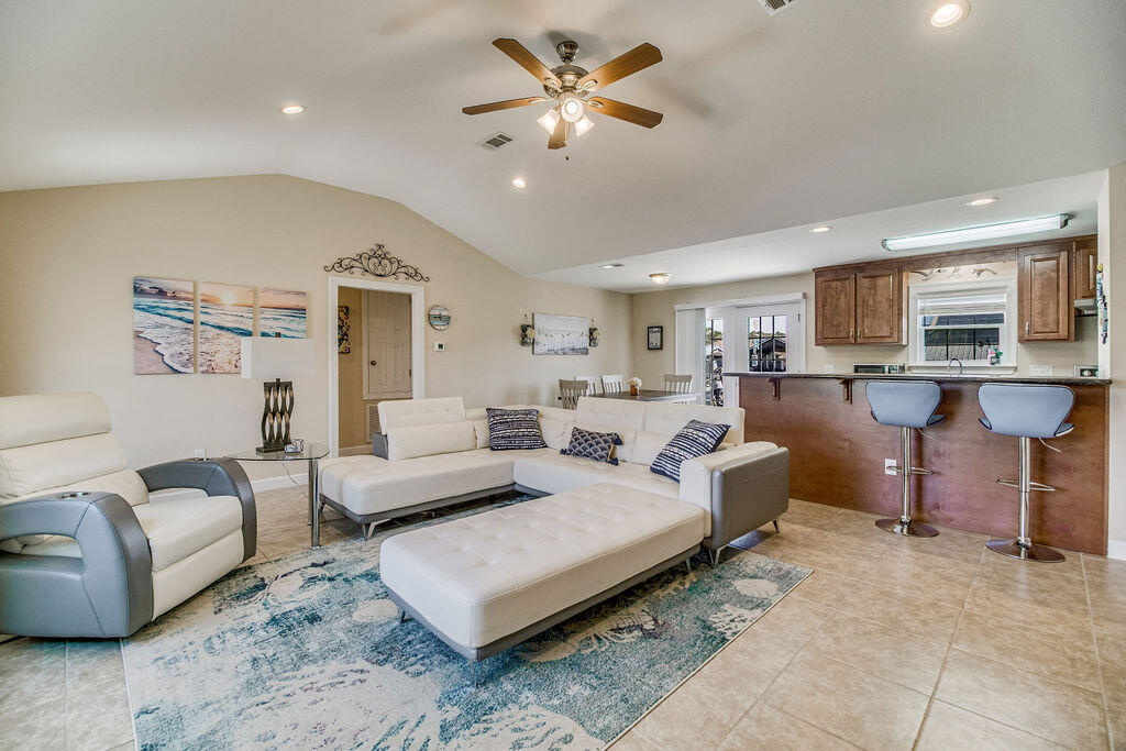 POLYNESIAN ISLANDS - Residential