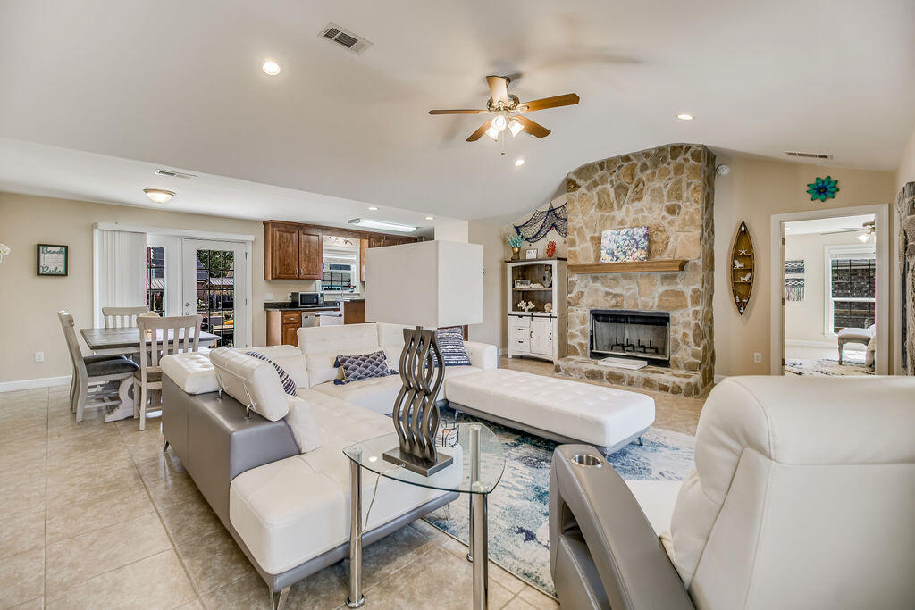 POLYNESIAN ISLANDS - Residential