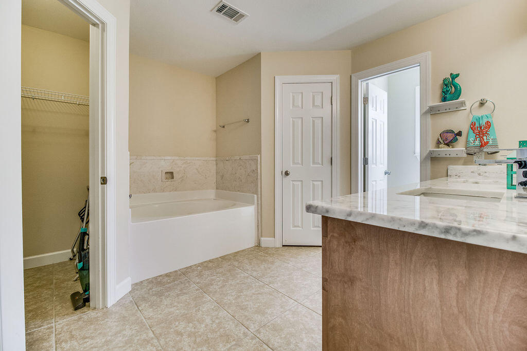 POLYNESIAN ISLANDS - Residential