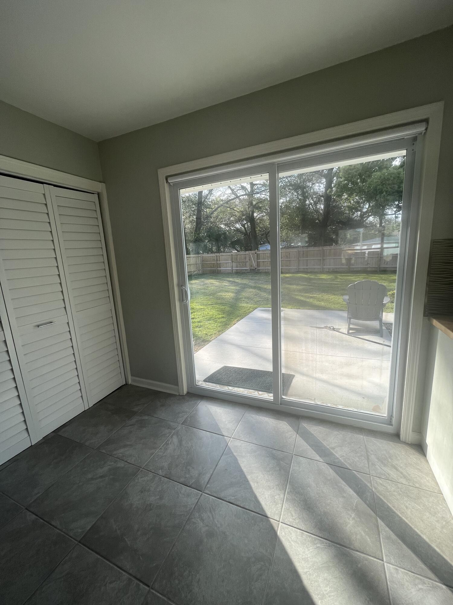 ELLIOTTS POINT 10TH ADDN - Residential Lease