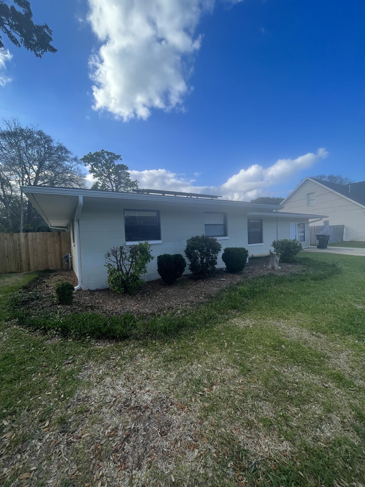 ELLIOTTS POINT 10TH ADDN - Residential Lease