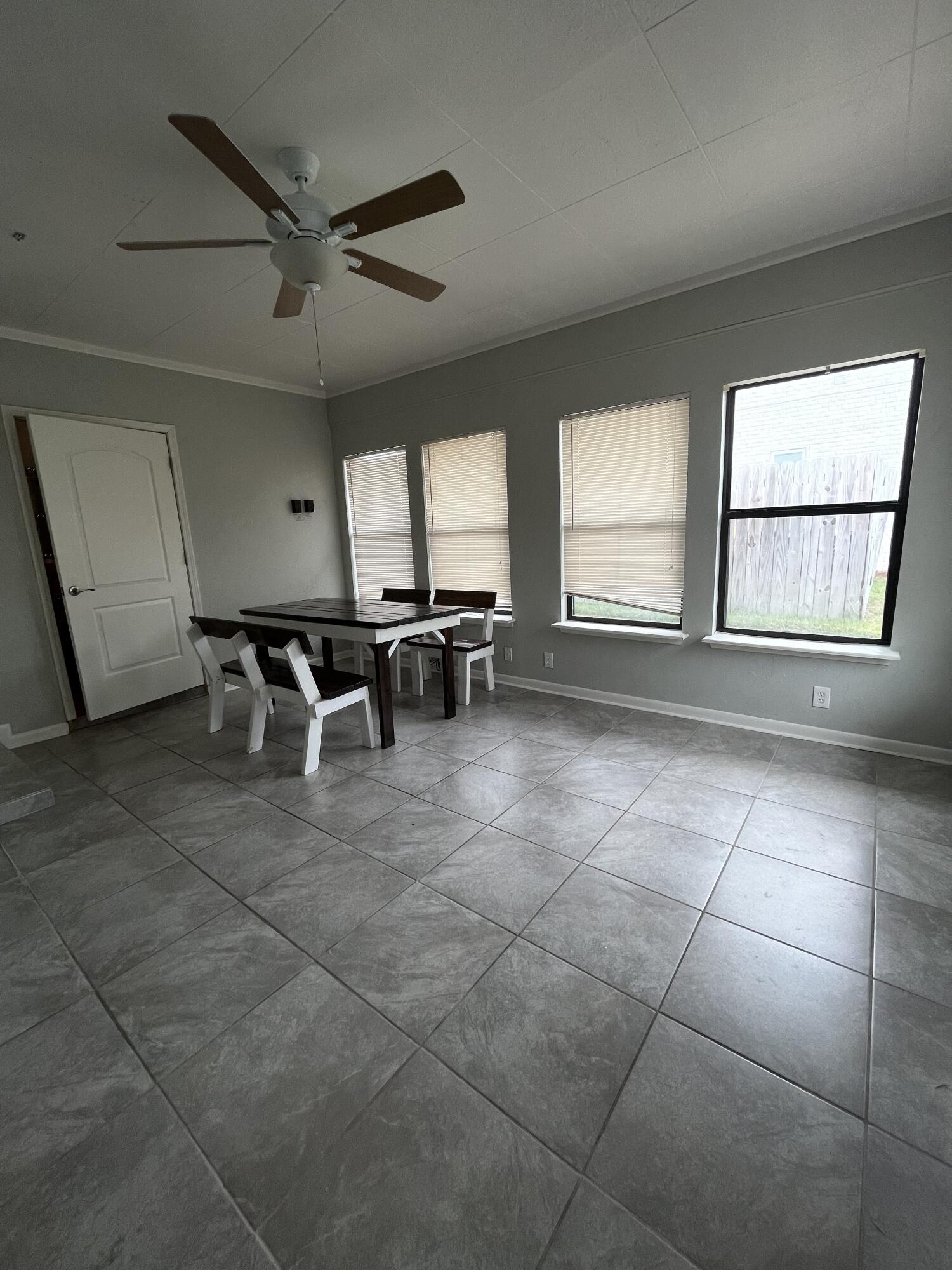 ELLIOTTS POINT 10TH ADDN - Residential Lease