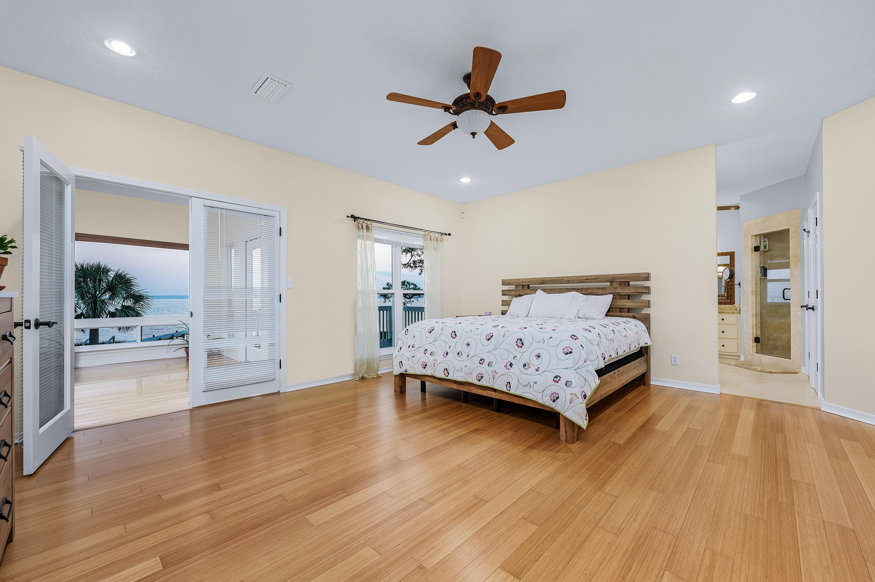 BAYSIDE - Residential