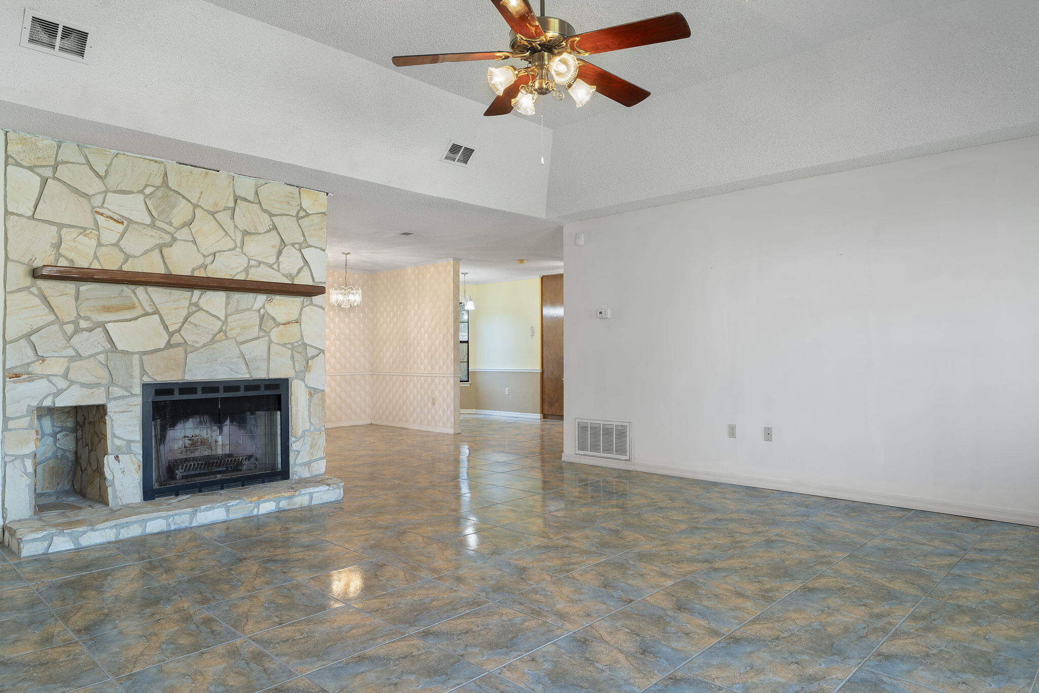 PRO AM ESTATES - Residential