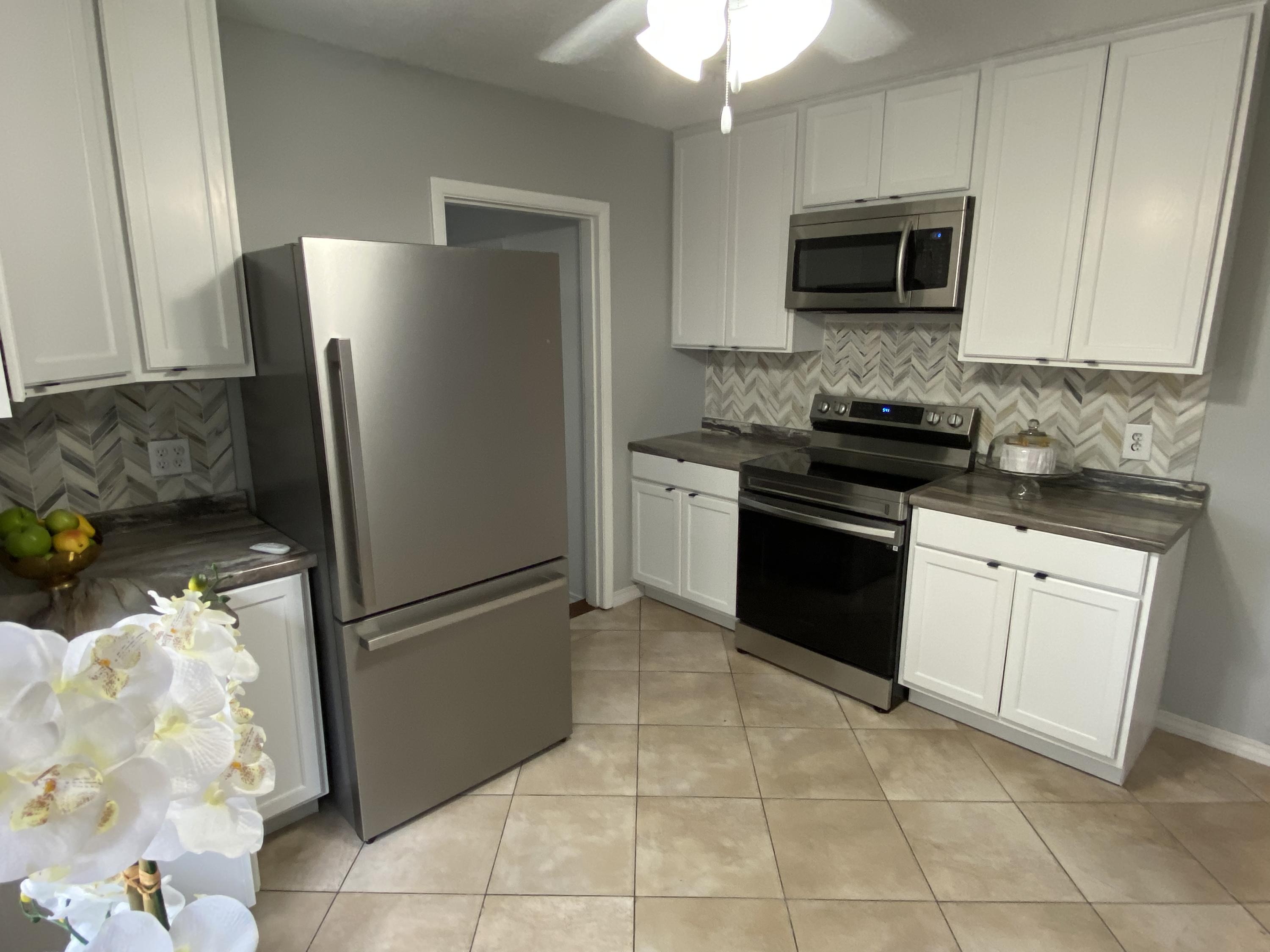 CAROL ANNE MANOR - Residential