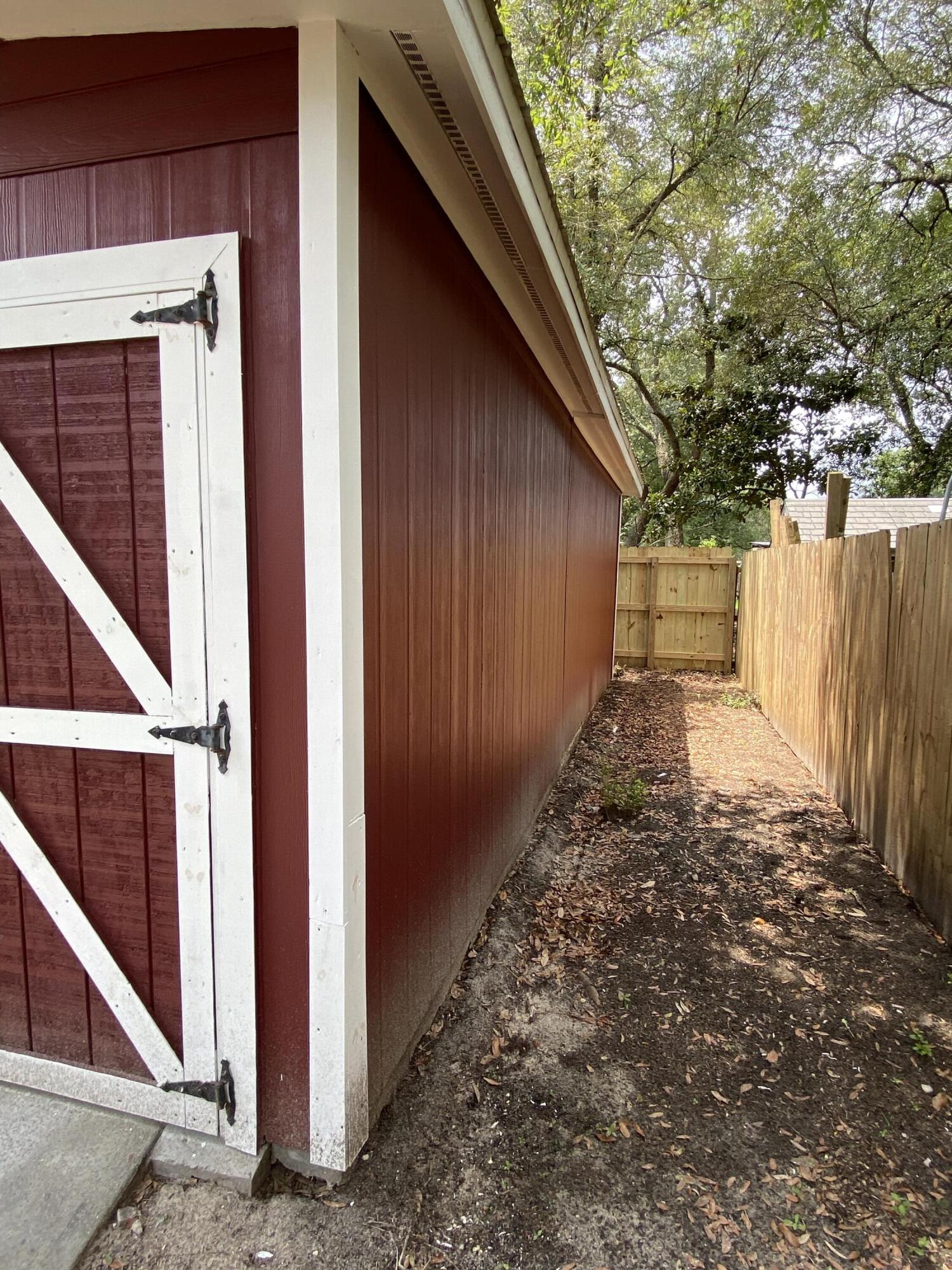 CAROL ANNE MANOR - Residential