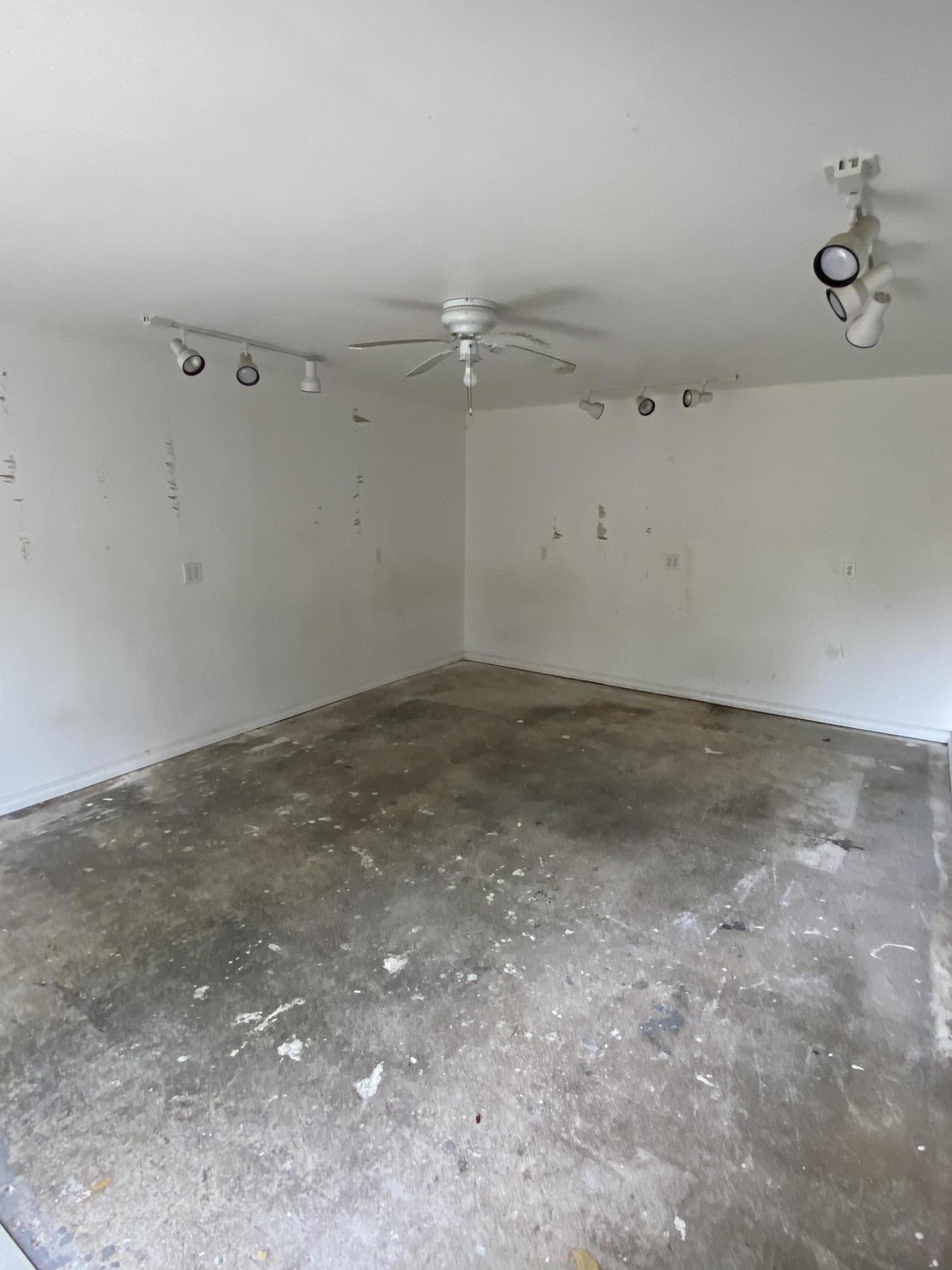 CAROL ANNE MANOR - Residential