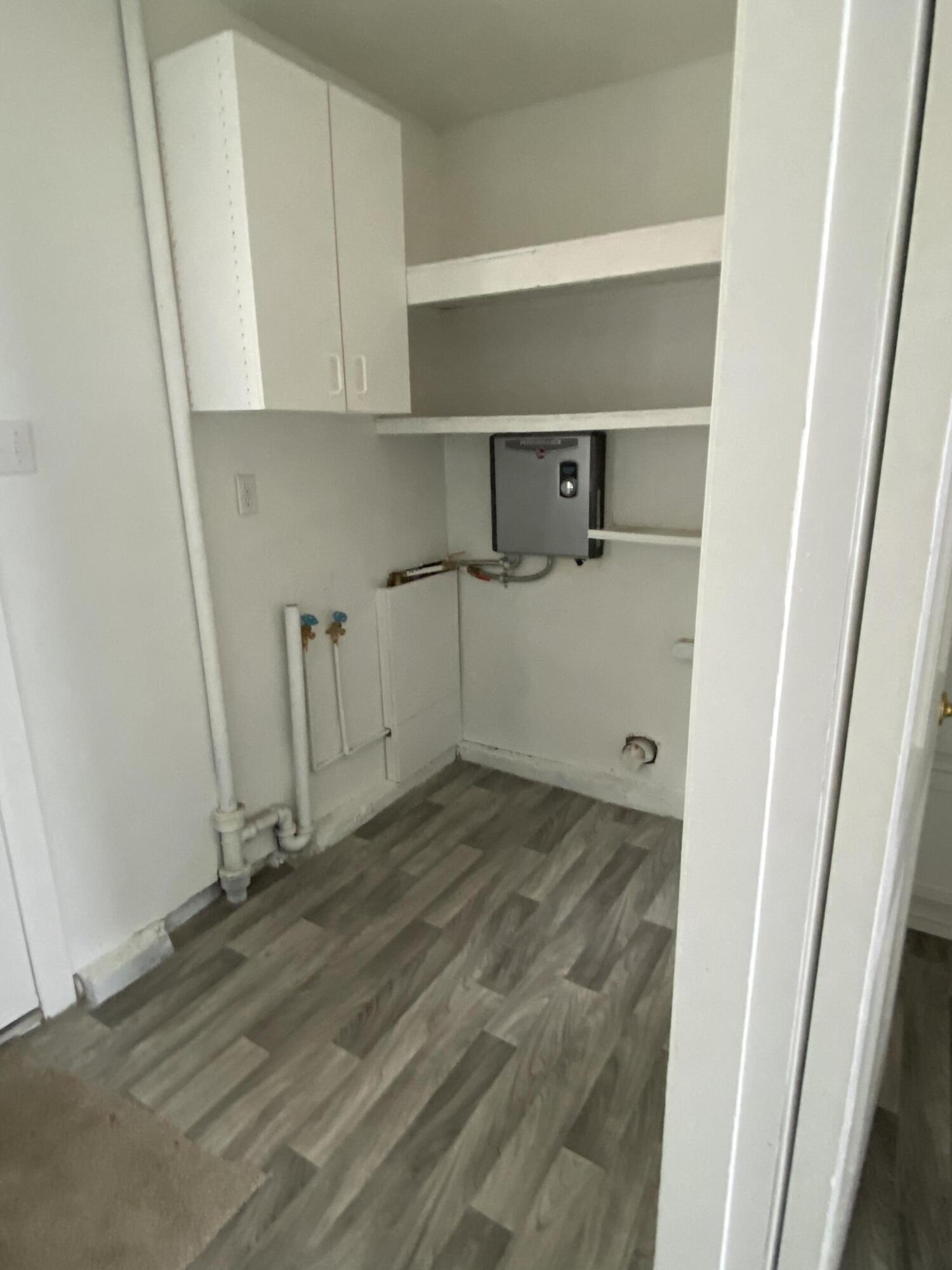 CAROL ANNE MANOR - Residential