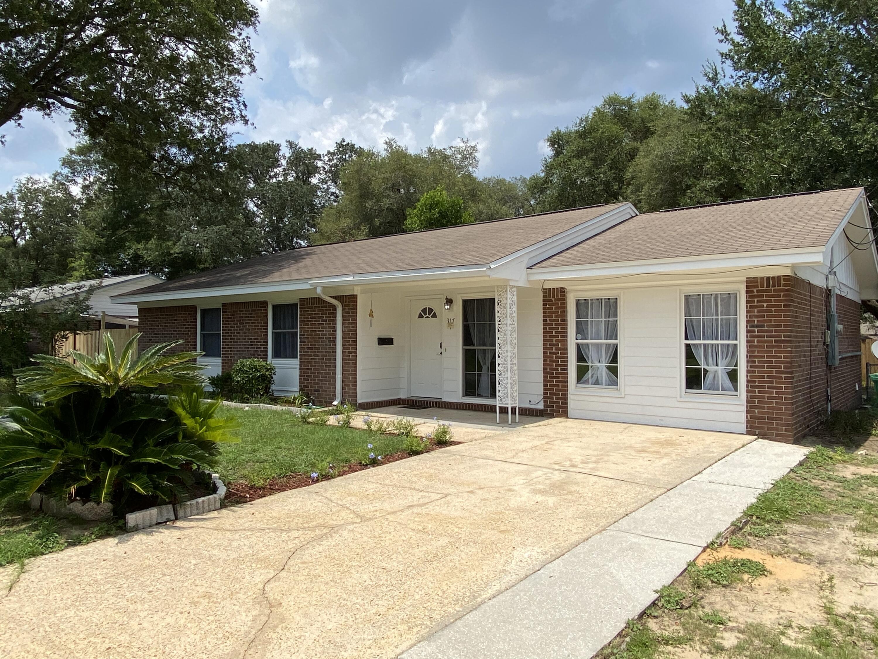 CAROL ANNE MANOR - Residential