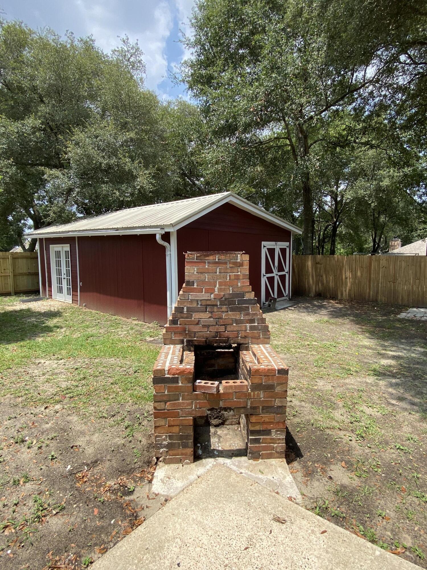 CAROL ANNE MANOR - Residential