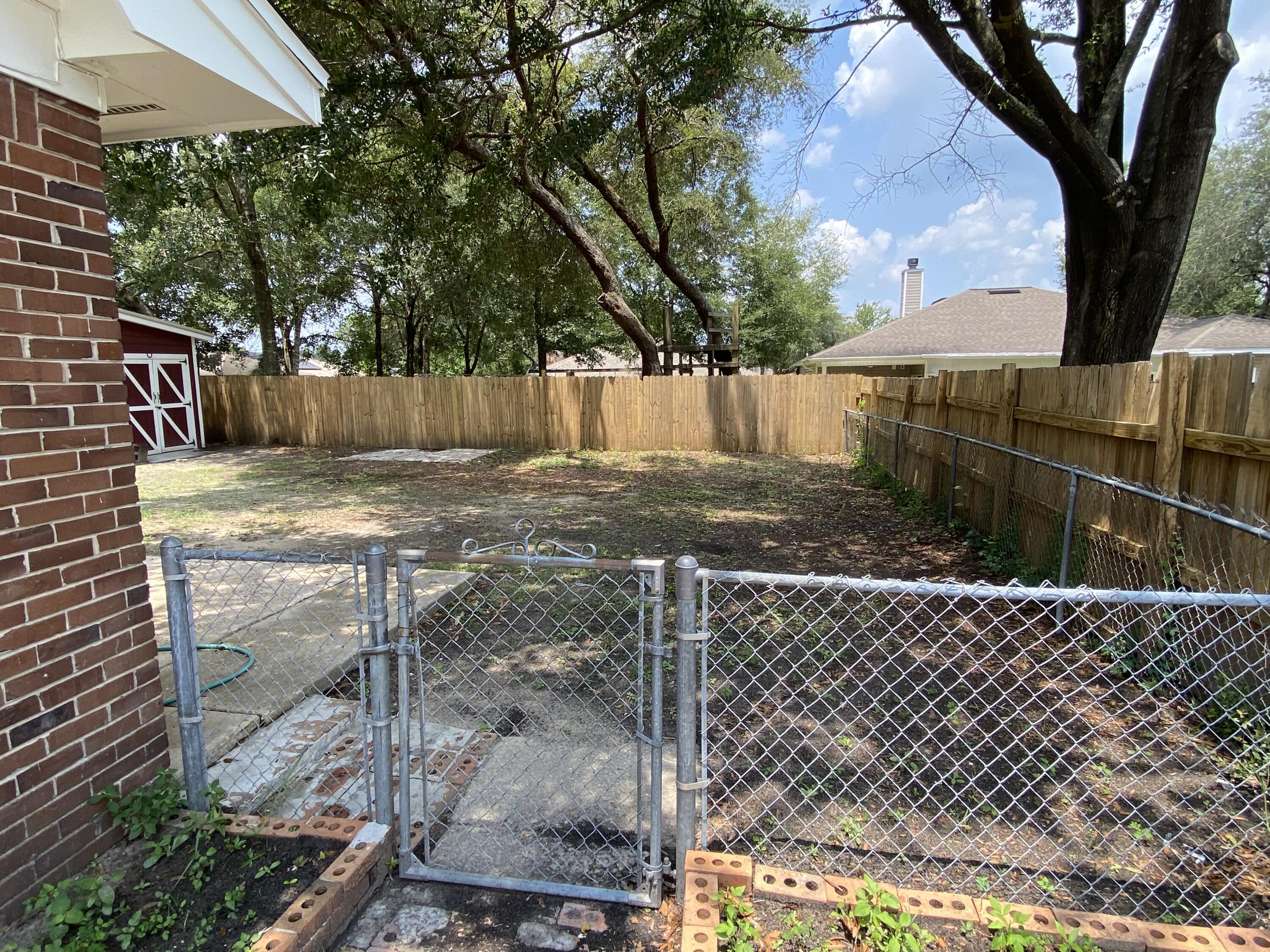 CAROL ANNE MANOR - Residential