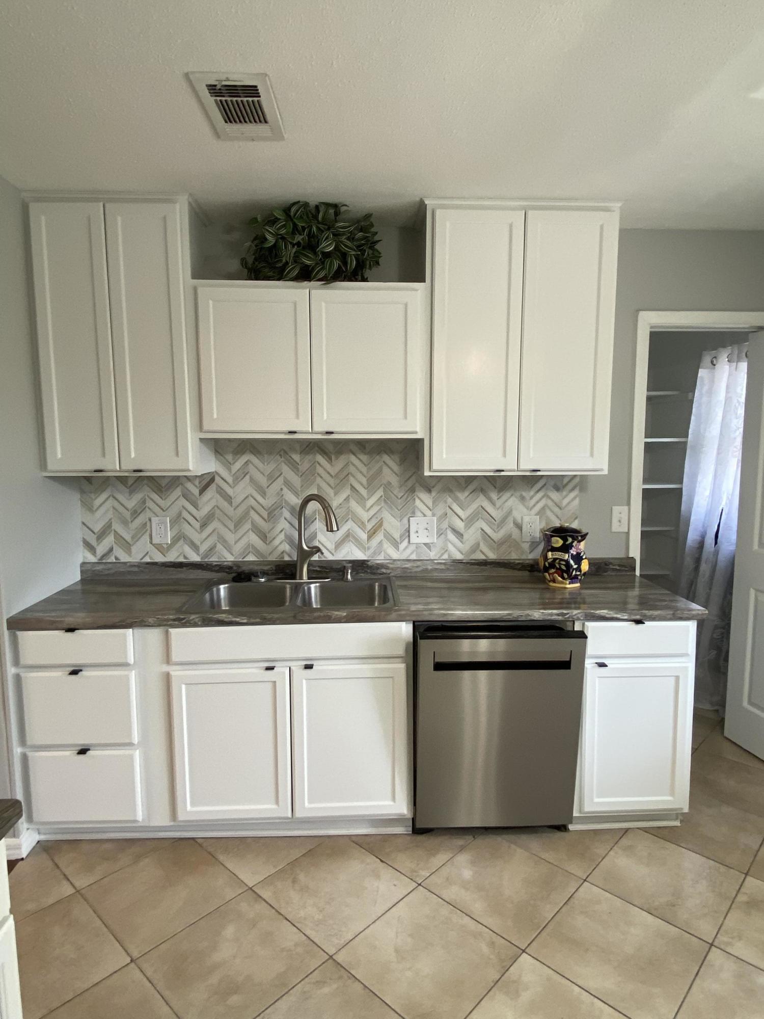 CAROL ANNE MANOR - Residential